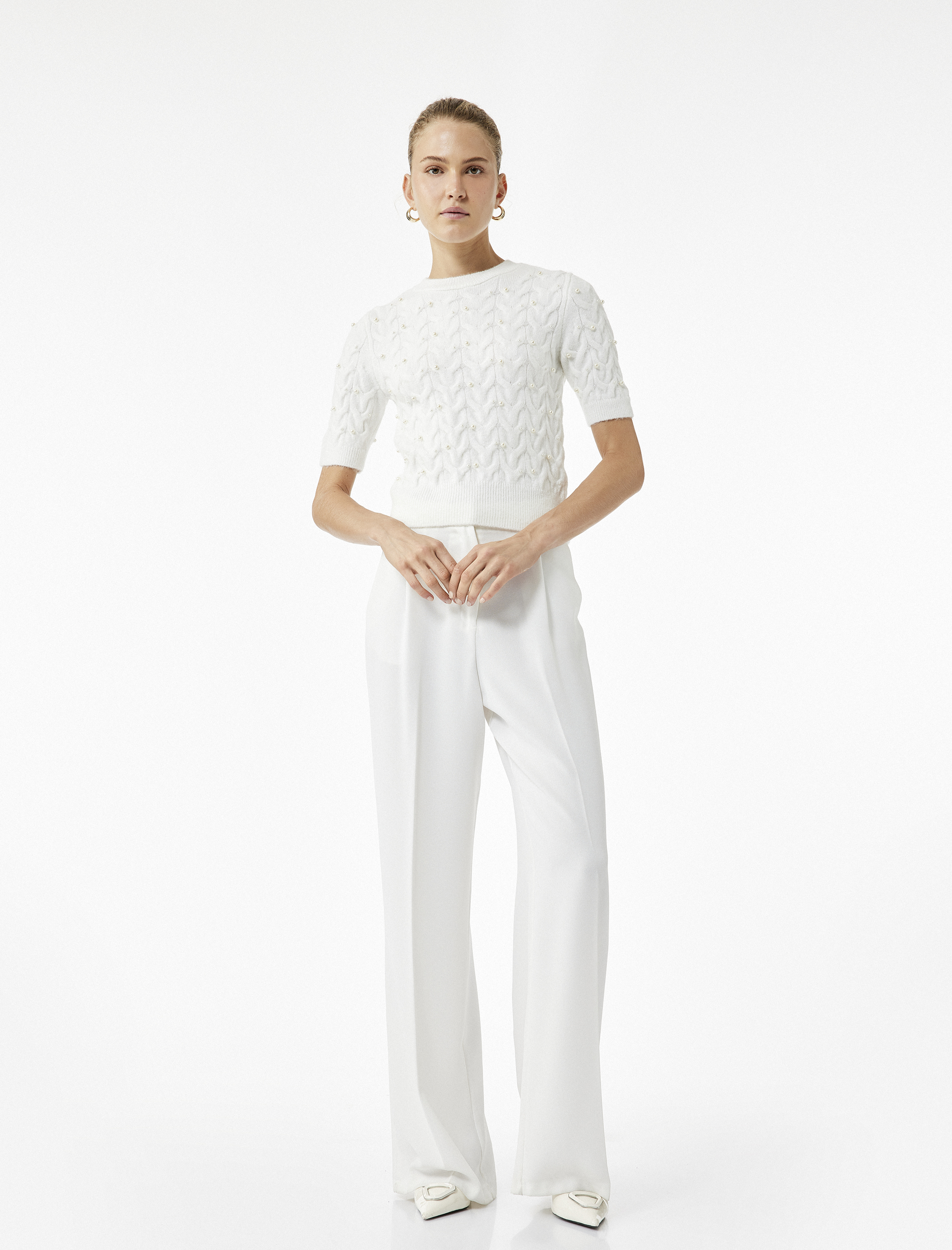   İnci İşleme Detaylı Kısa Kollu Bisiklet Yaka Saç Örgü Kazak