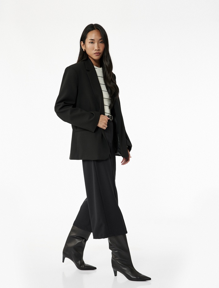  Kemerli Aplike Cepli Culotte Fit Kısa Geniş Paça Kumaş Pantolon