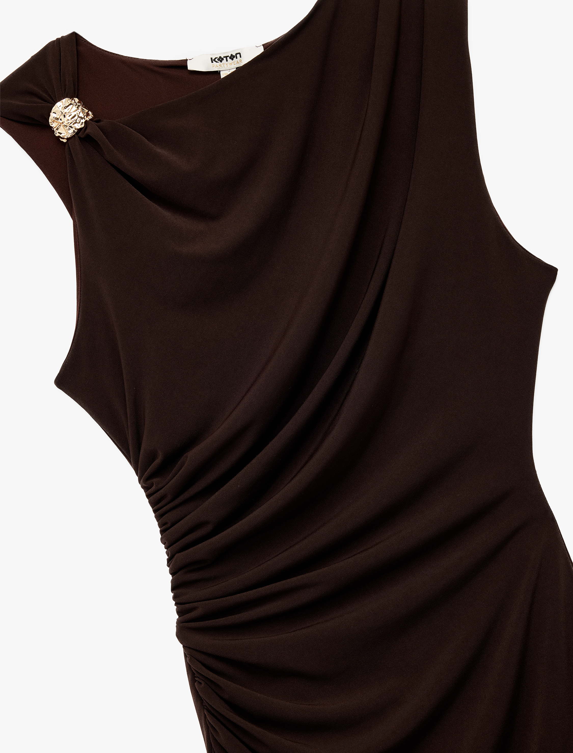   Metal Aksesuarlı Drapeli Degaje Yaka Kolsuz Slim Fit Mini Abiye Elbise