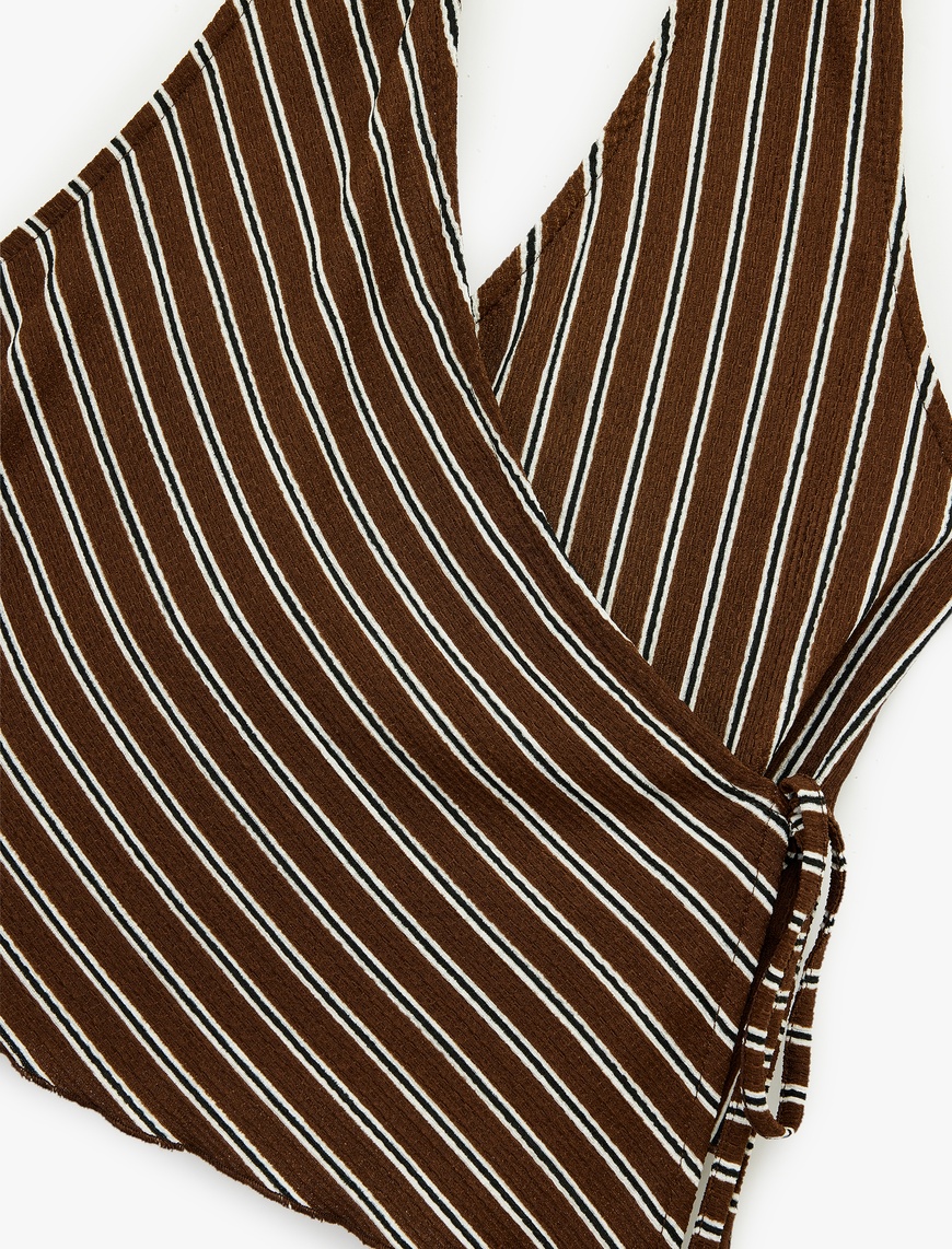   Kruvaze Yaka Bürümcük Bağlama Detaylı Crop Kolsuz Bluz
