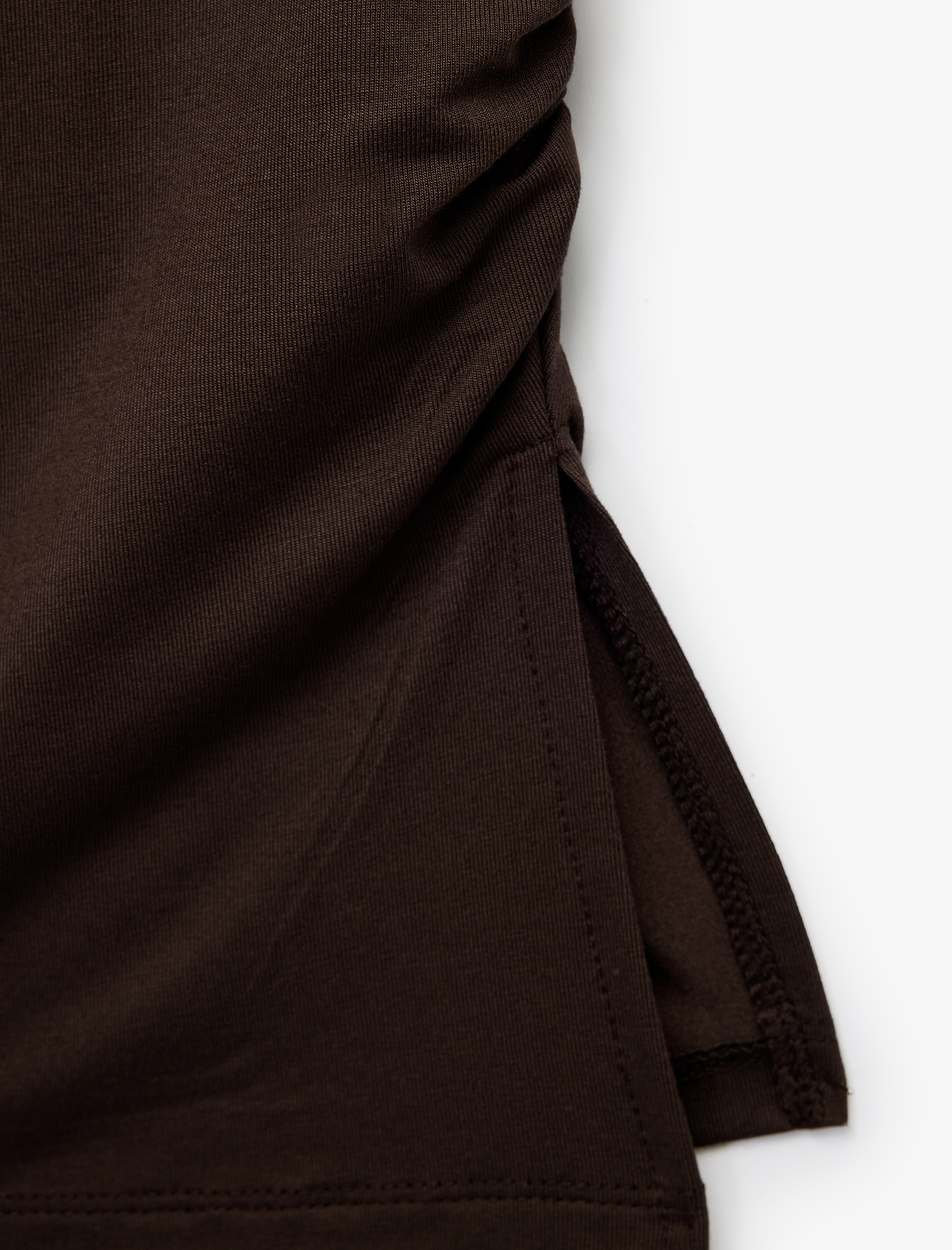   Viskon Kumaş Slim Fit Drape Detaylı Kısa Kollu Kayık Yaka Tişört