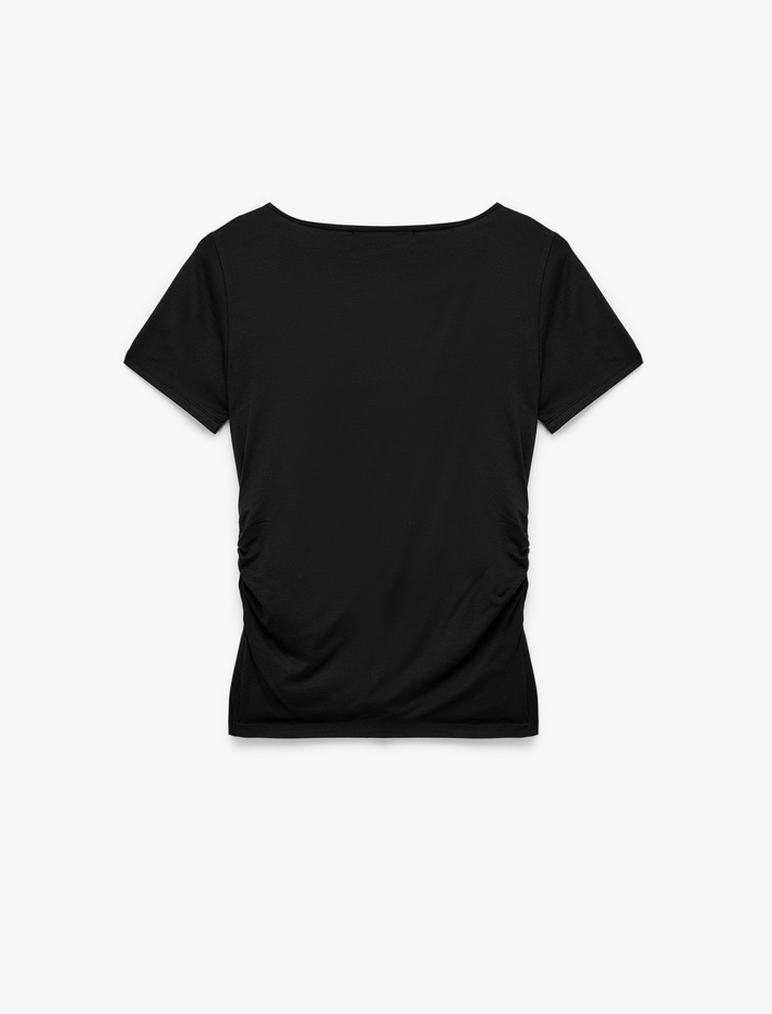  Viskon Kumaş Slim Fit Drape Detaylı Kısa Kollu Kayık Yaka Tişört