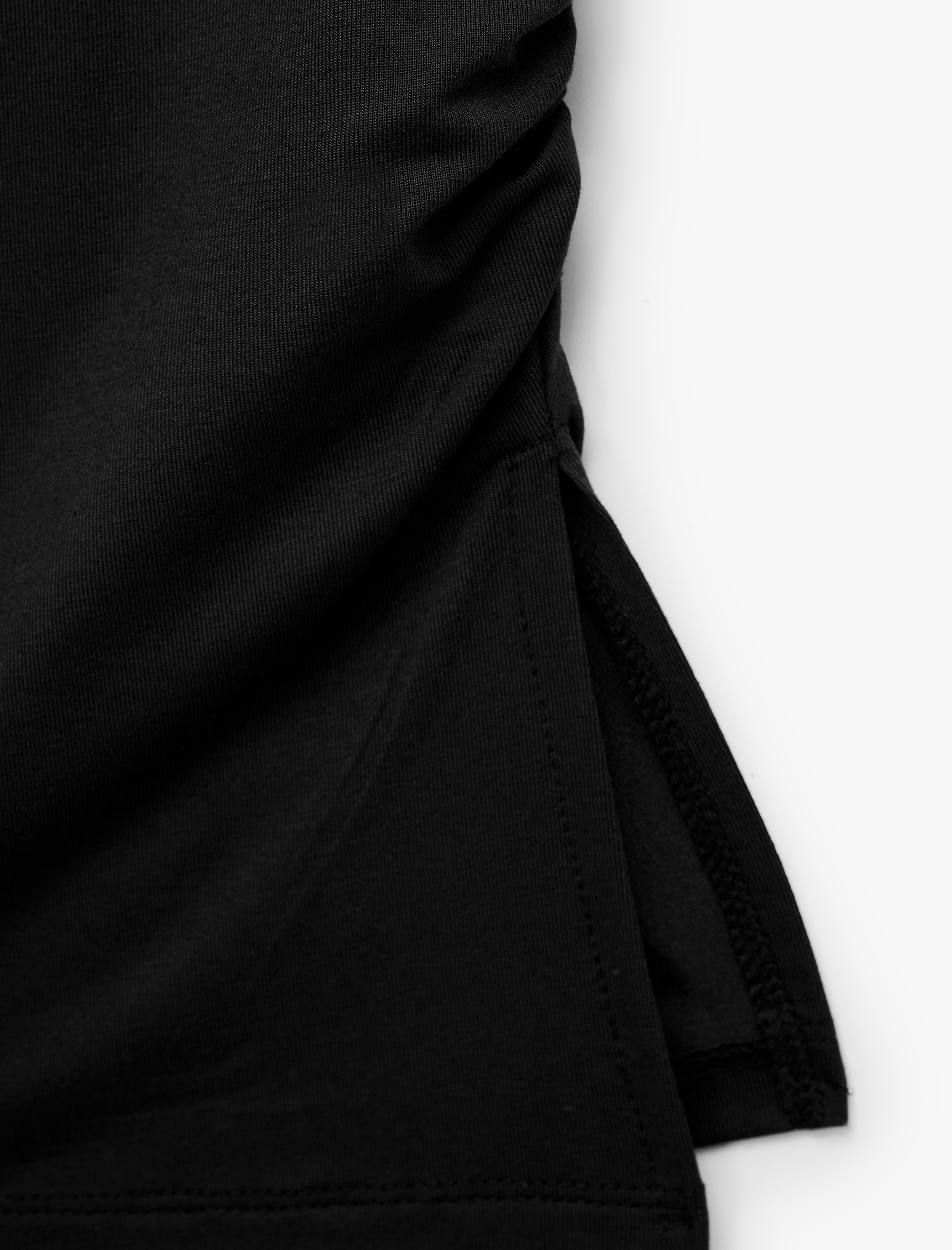   Viskon Kumaş Slim Fit Drape Detaylı Kısa Kollu Kayık Yaka Tişört