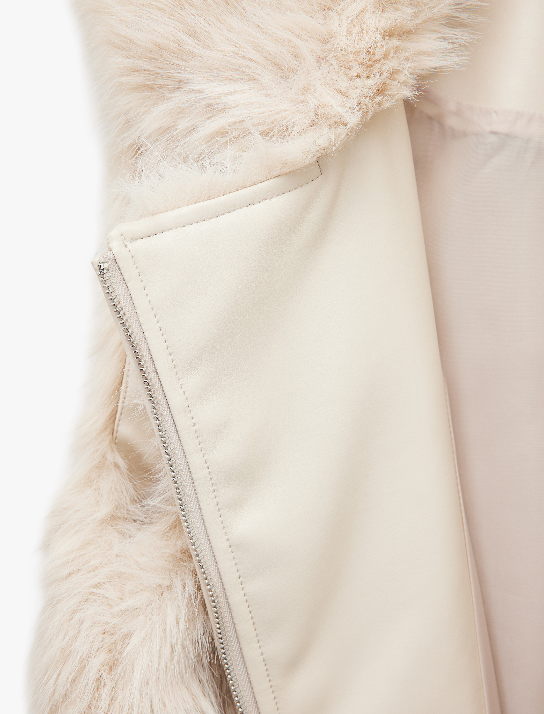   Kolsuz Fermuarlı Cepli Crop Suni Kürk Yelek