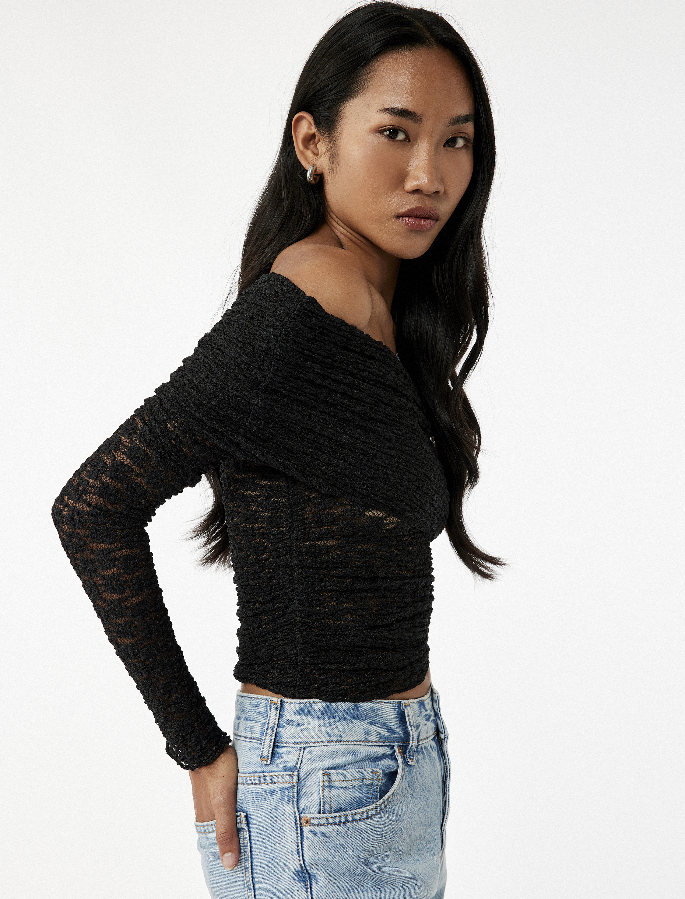   Yarı Transparan Drape Detaylı Uzun Kollu Açık Omuz Dantelli Bluz