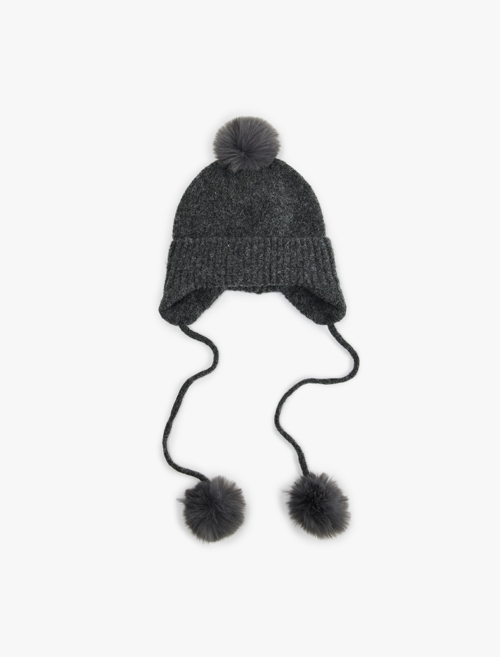 Kadın Ponponlu Kulaklı Örgü Bere