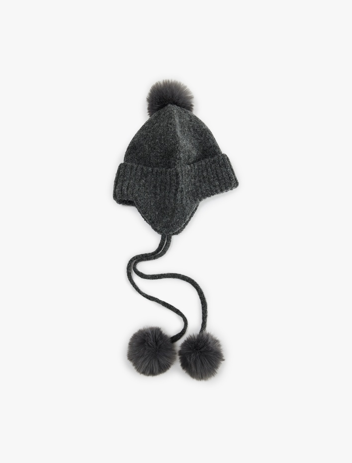 Kadın Ponponlu Kulaklı Örgü Bere