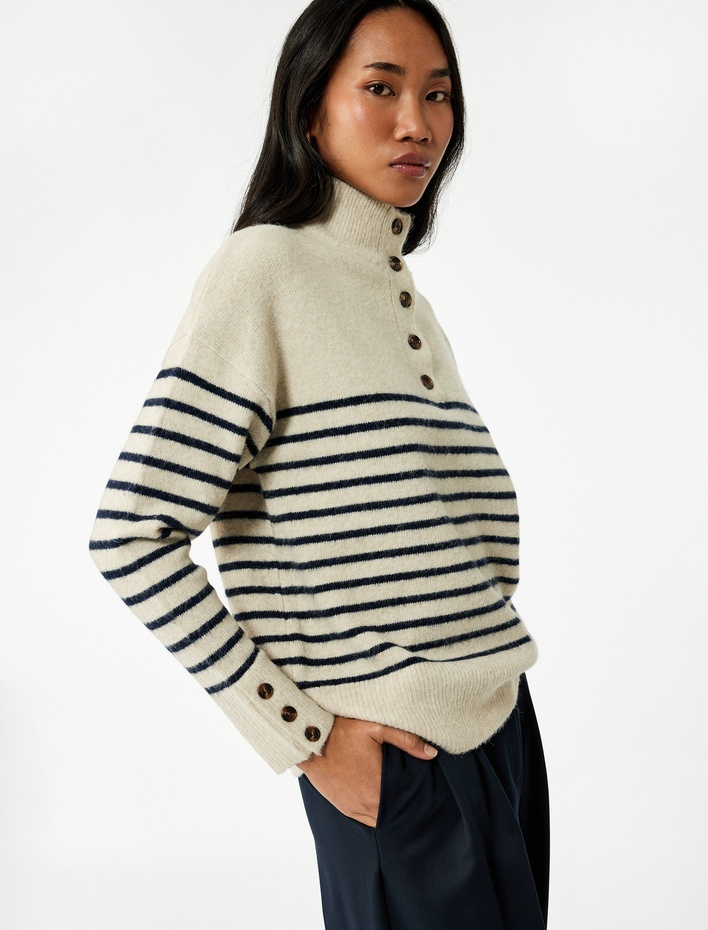  Uzun Kollu Dik Yaka Yarım Düğmeli Triko Oversize Çizgili Kazak