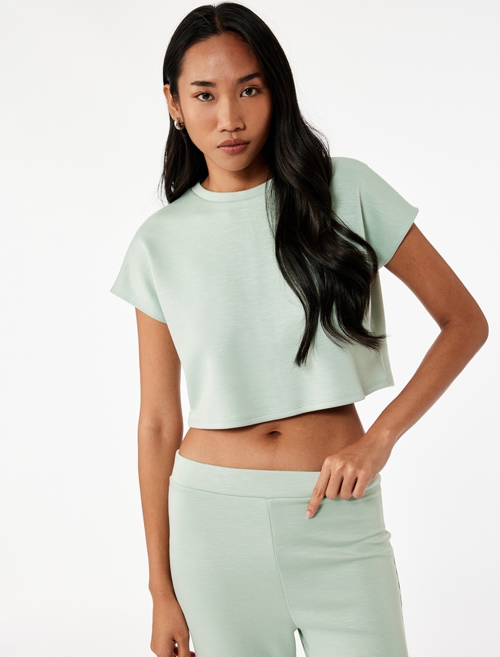  Slim Fit Bisiklet Yaka Kolsuz Basic Tişört
