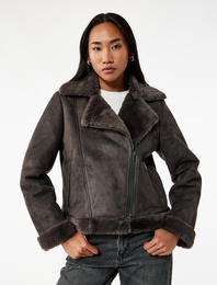 Cepli Fermuarlı Uzun Kollu Peluş Yaka Süet Görünümlü Crop Biker Ceket