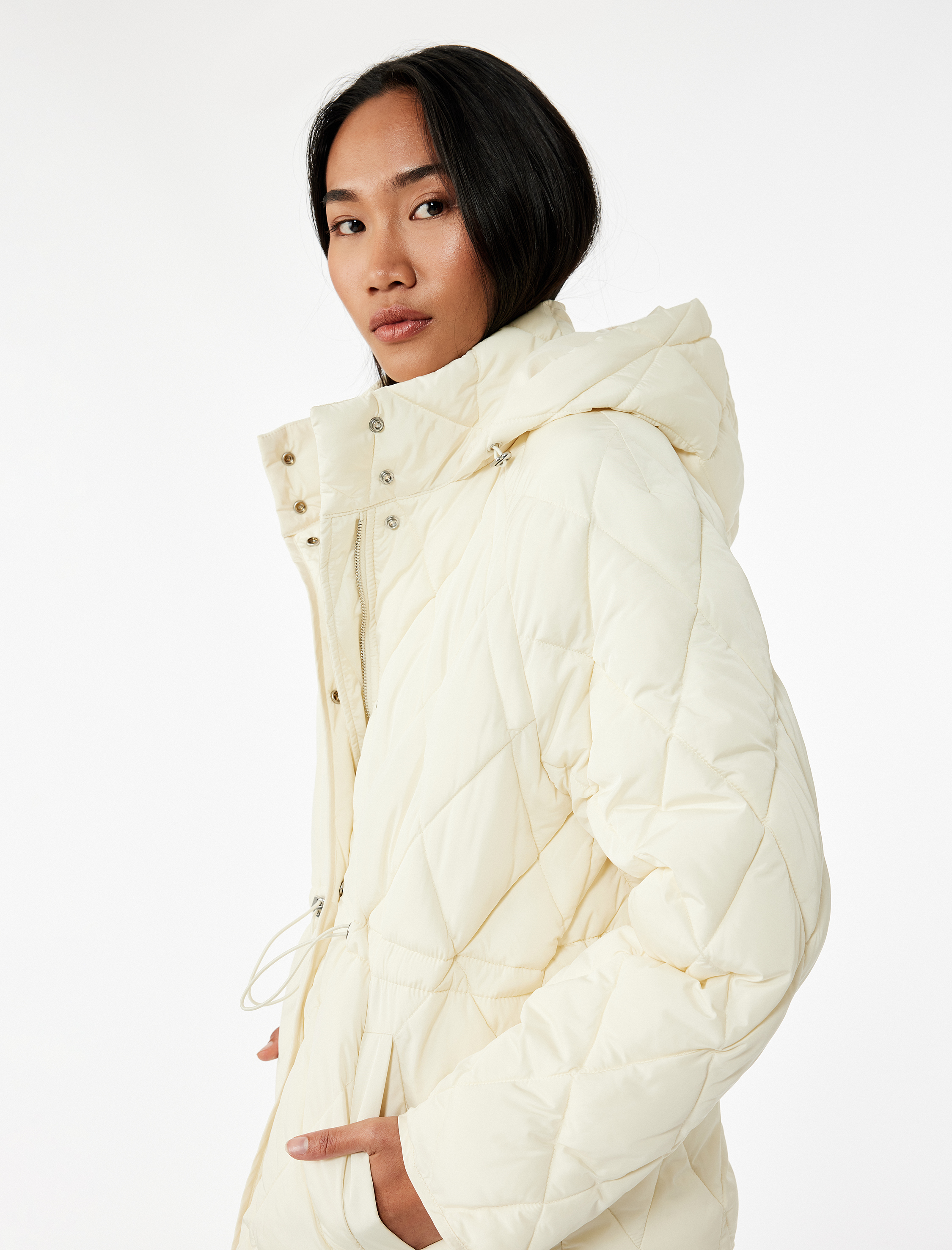   Beli Bağcıklı Uzun Kollu Cepli Su İtici Kapüşonlu Kapitone Şişme Mont