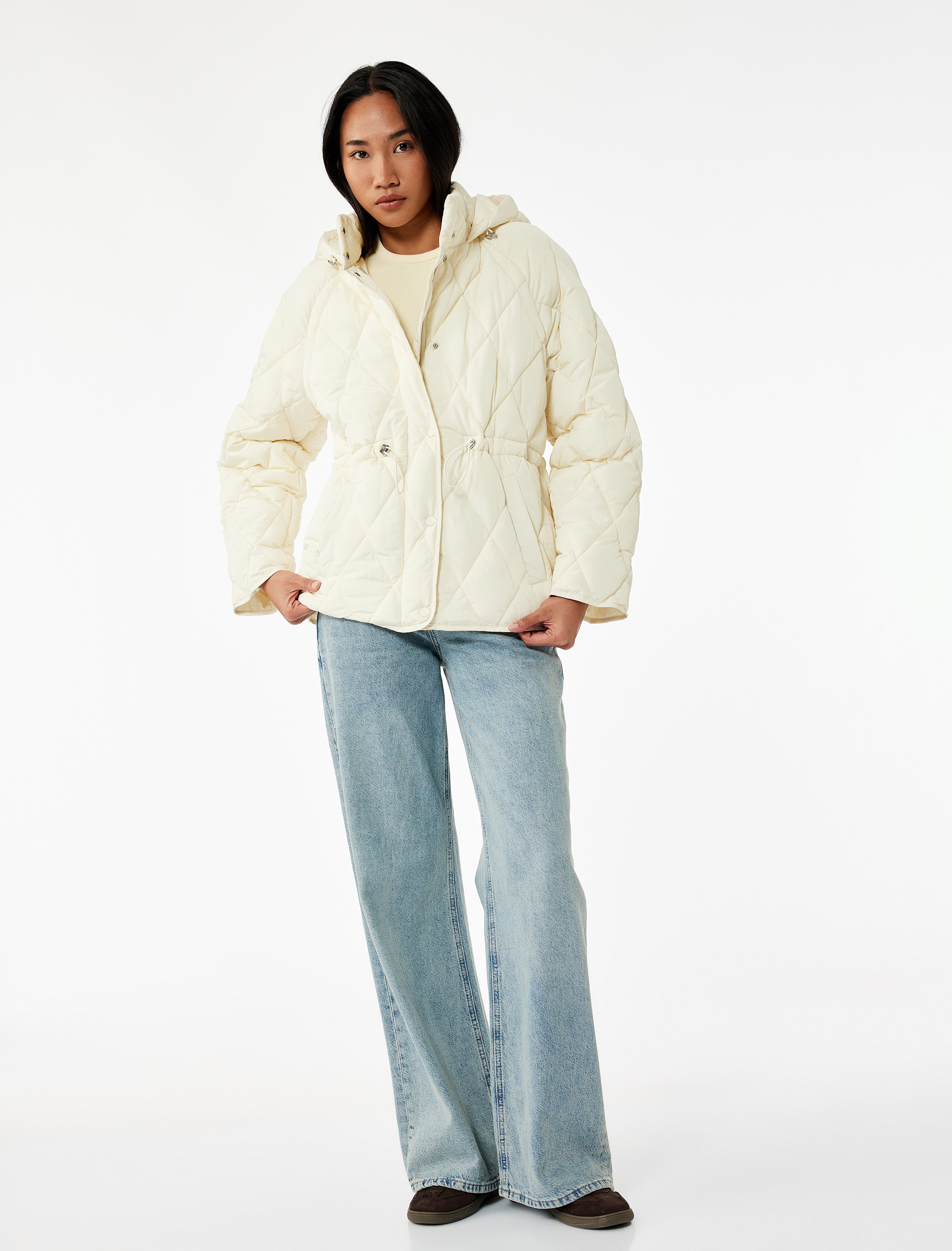   Beli Bağcıklı Uzun Kollu Cepli Su İtici Kapüşonlu Kapitone Şişme Mont