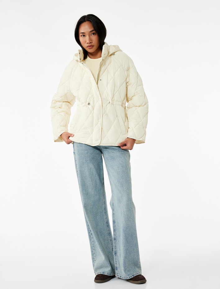  Beli Bağcıklı Uzun Kollu Cepli Su İtici Kapüşonlu Kapitone Şişme Mont