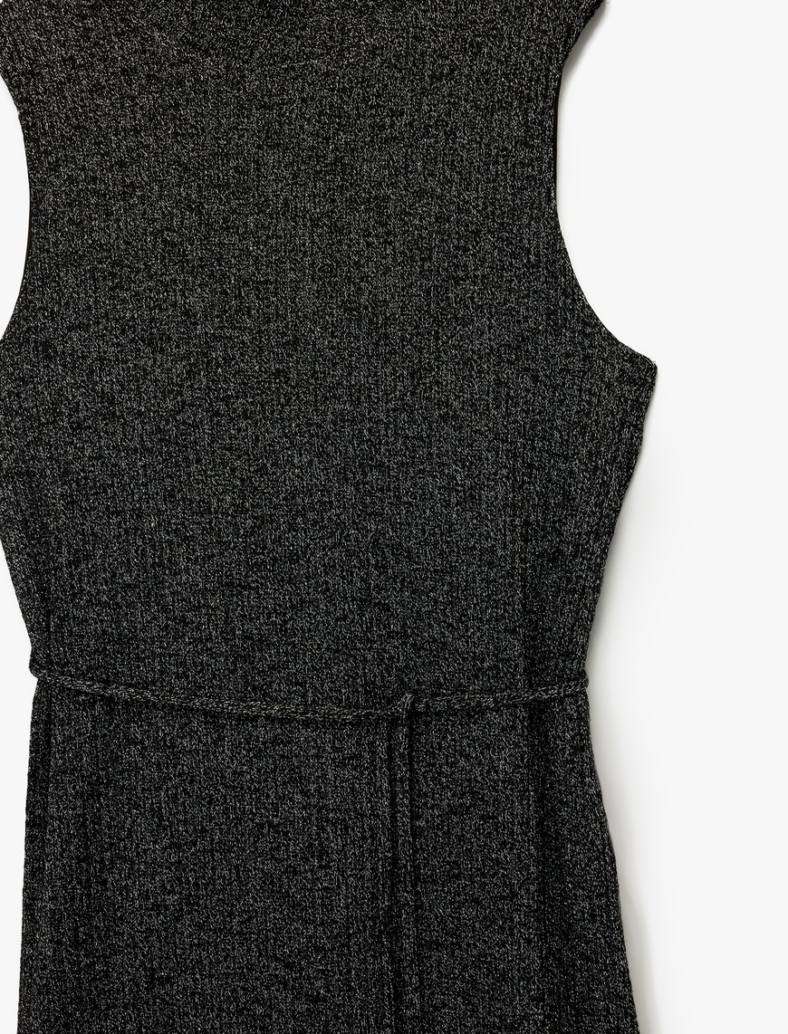   Slim Fit Parıltılı Kemerli Kolsuz Dik Yaka Midi Boy Kalem Elbise