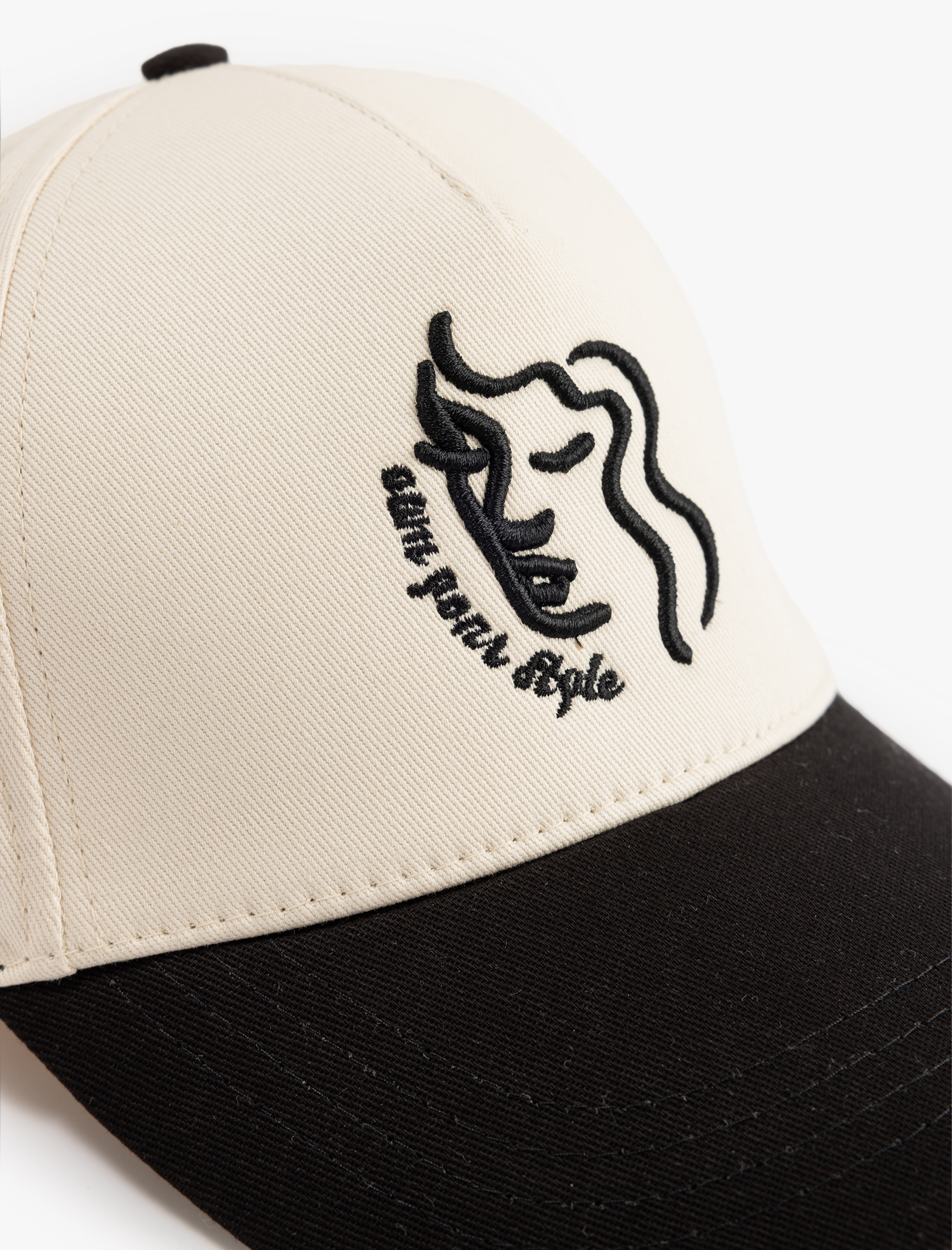 Kadın Pamuklu İşlemeli Kep Şapka