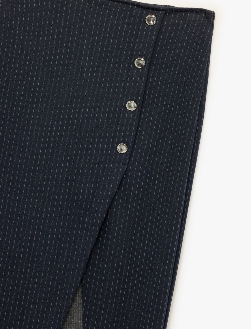  Metal Düğmeli Slim Fit Asimetrik Yırtmaçlı Çizgili Midi Etek