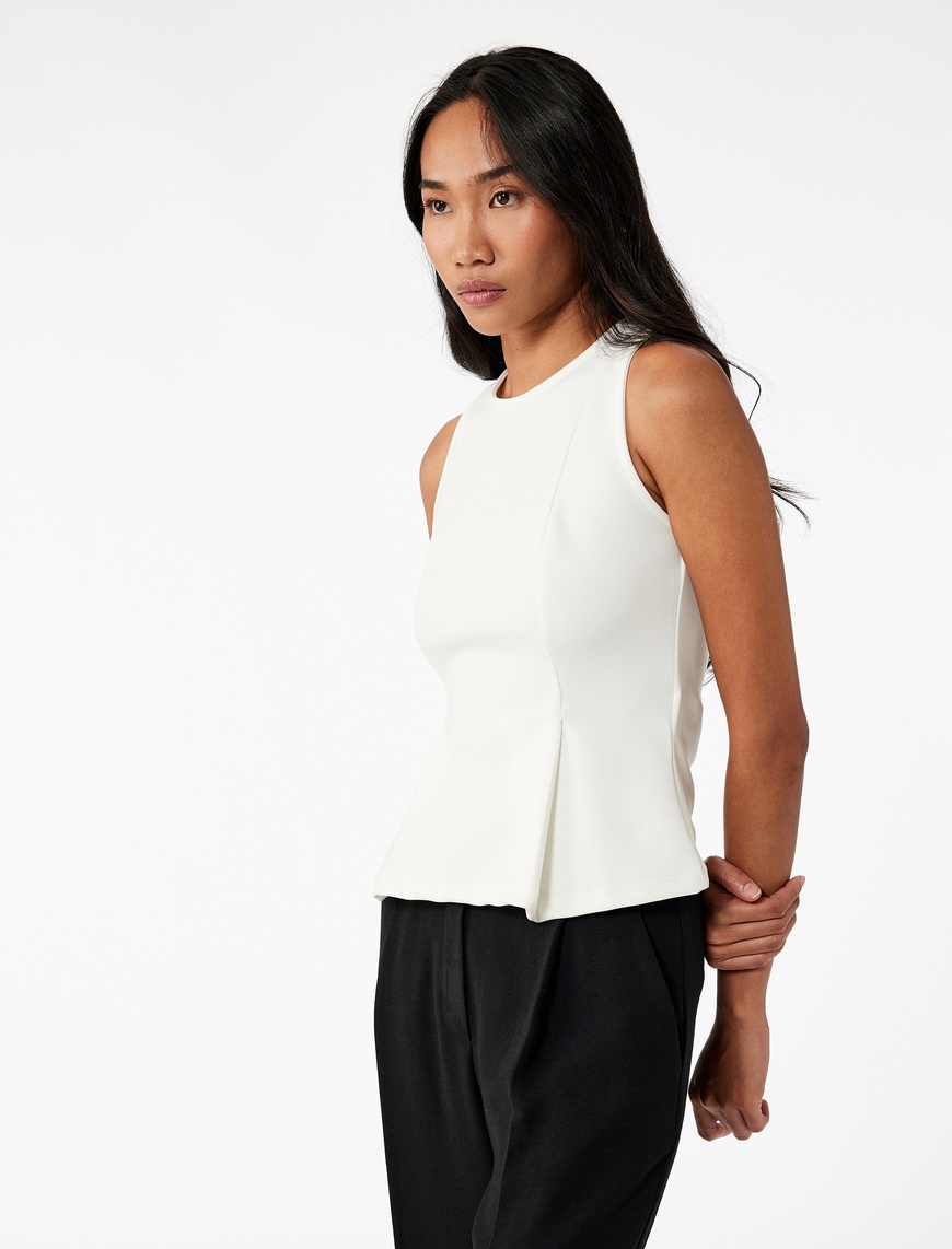   Slim Fit Bisiklet Yaka Kolsuz Peplum Bluz