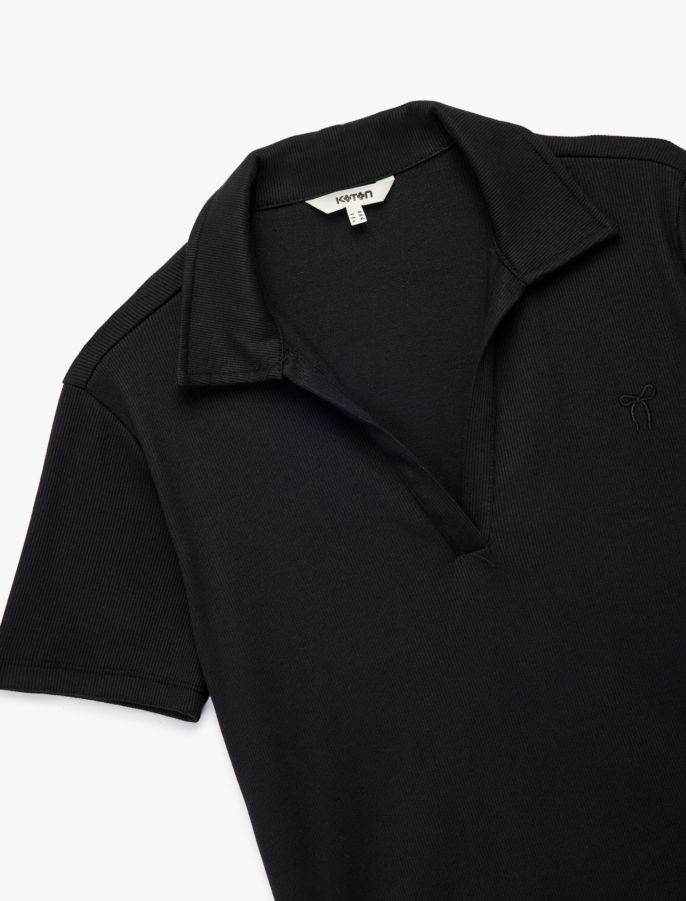 Pamuklu Fiyonk Nakış Detaylı Slim Fit Kısa Kollu Polo Yaka Tişört