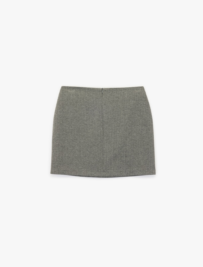  Metal Aksesuarlı Kemer Detaylı Mini Etek