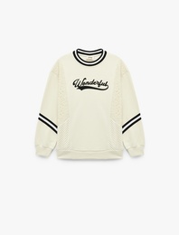 Şardonlu Uzun Kollu Bisiklet Yaka Dantel Detaylı Baskılı Oversize Sweatshirt