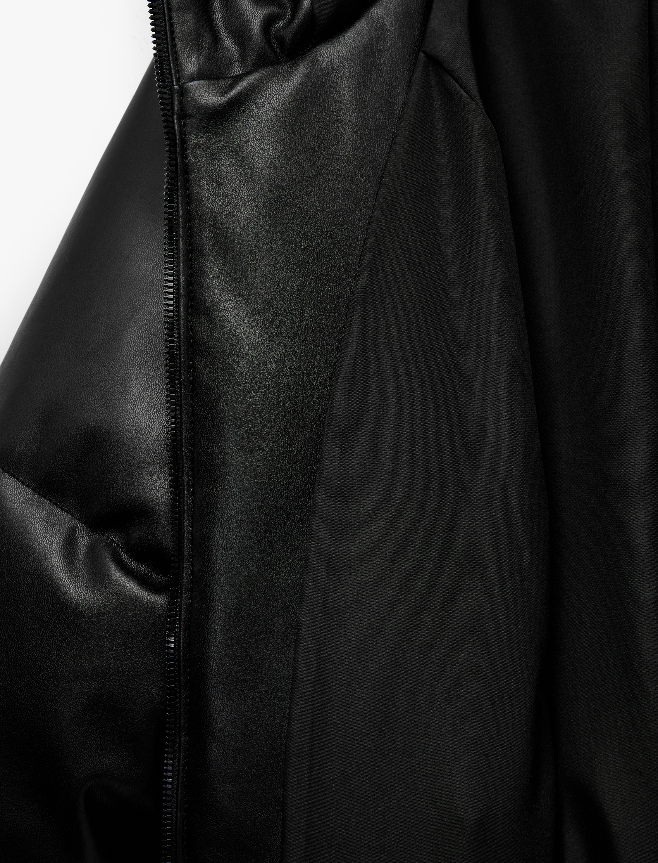   Fermuarlı Uzun Kollu Cepli Kapüşonlu Crop Suni Deri Şişme Mont