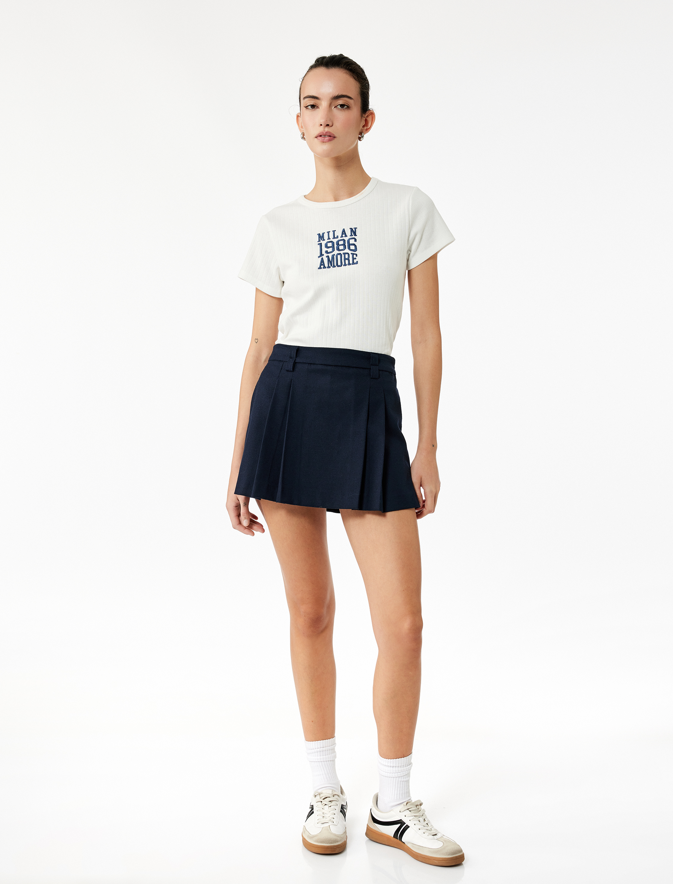 Dar Kalıp Kısa Kollu Bisiklet Yaka Pamuklu İşlemeli Tişört