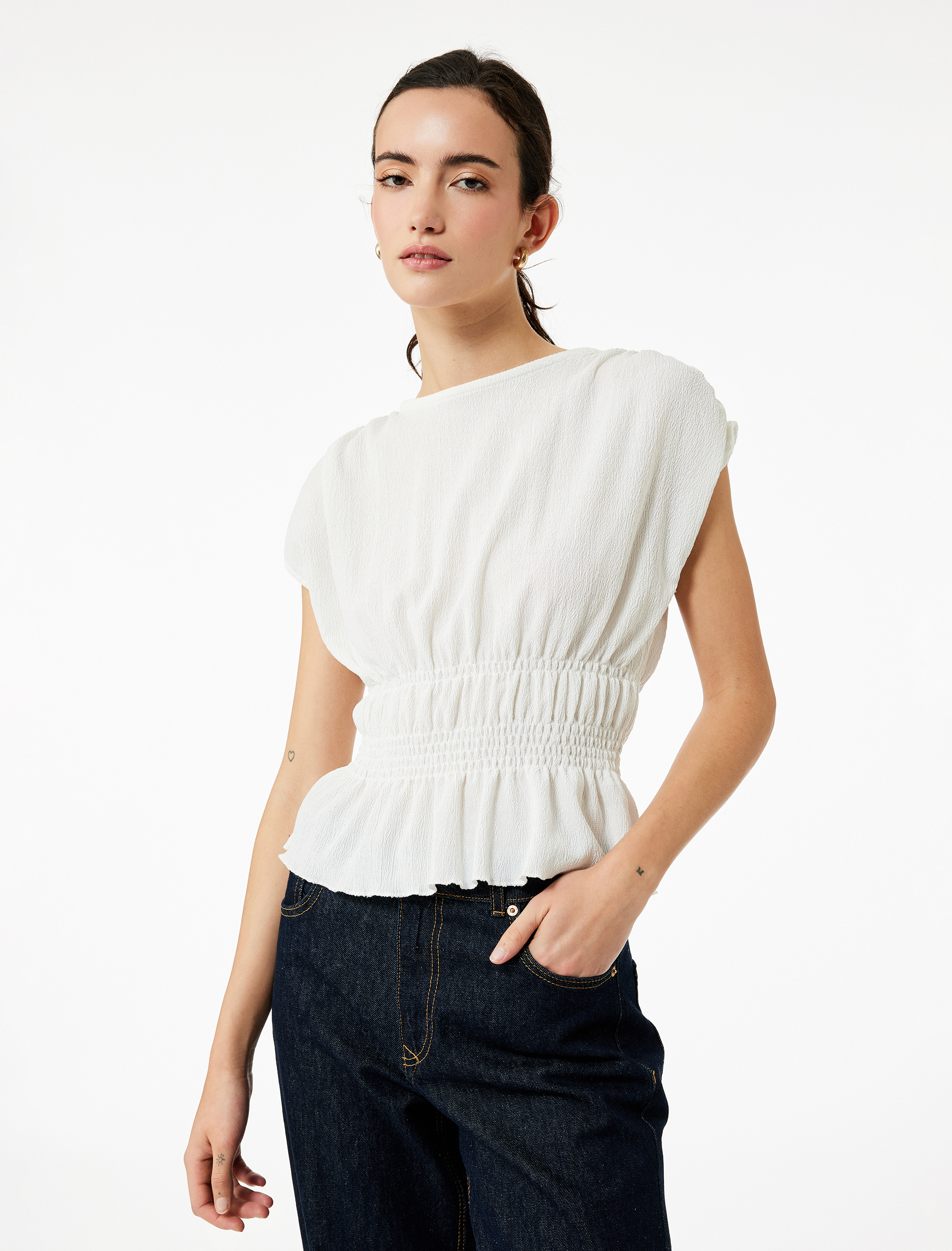   Bürümcük Kumaş Beli Lastik Detaylı Slim Fit Bisiklet Yaka Kolsuz Bluz