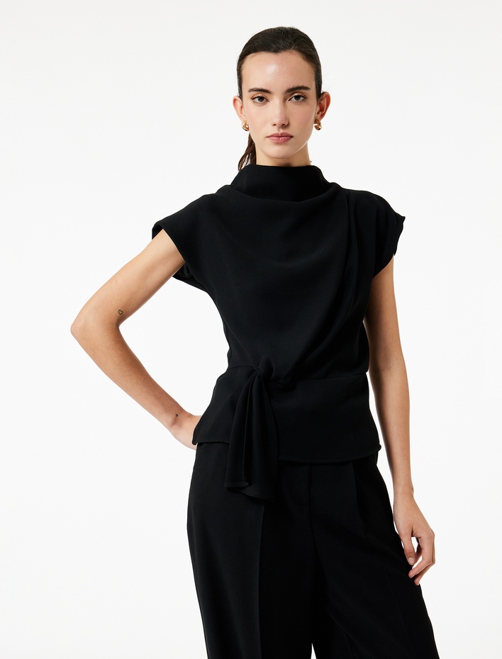  Krep Kumaş Kap Kollu Dik Yaka Düğüm Detaylı Bluz