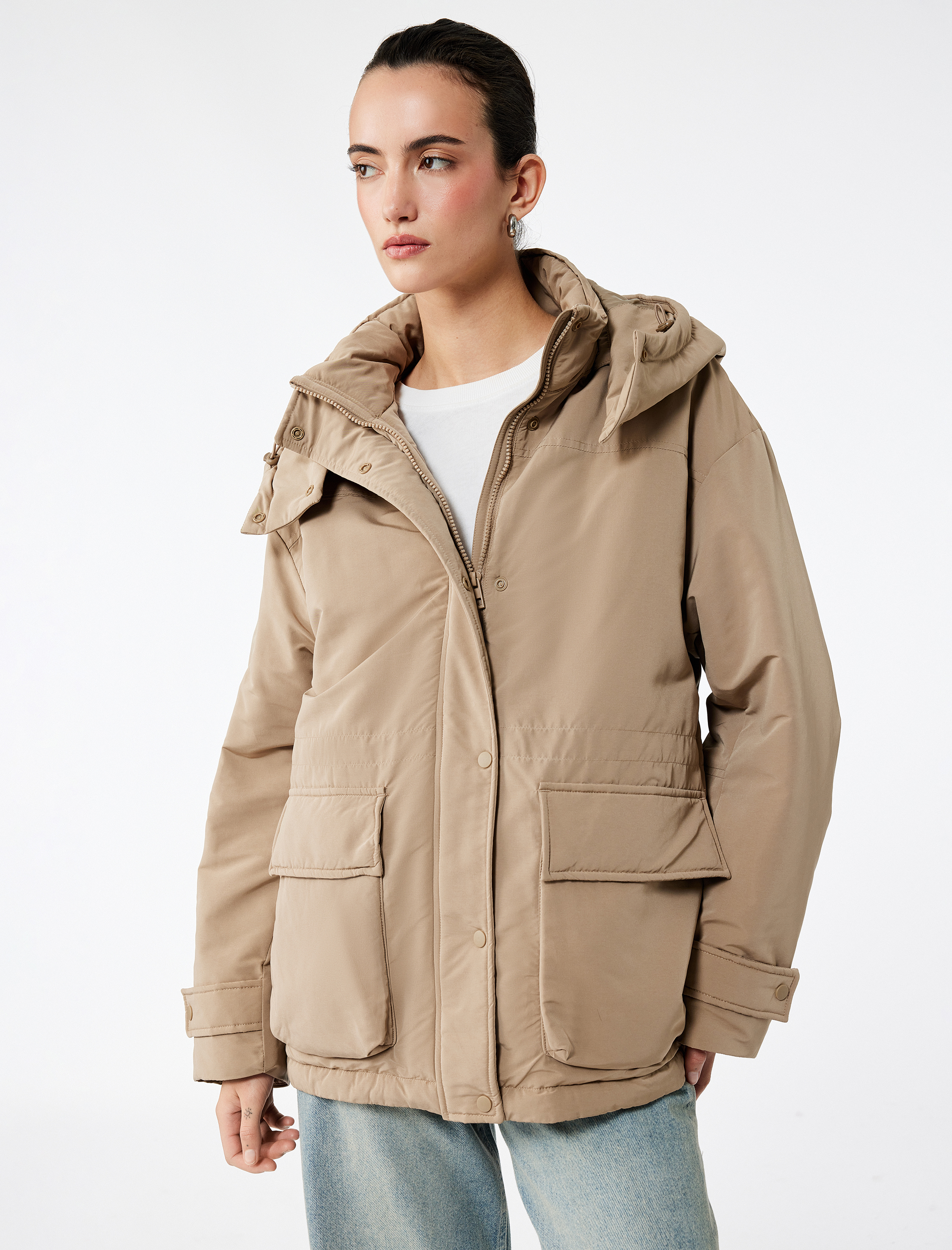   Uzun Kollu Cepli Fermuarlı Su İtici Kapüşonlu Mont