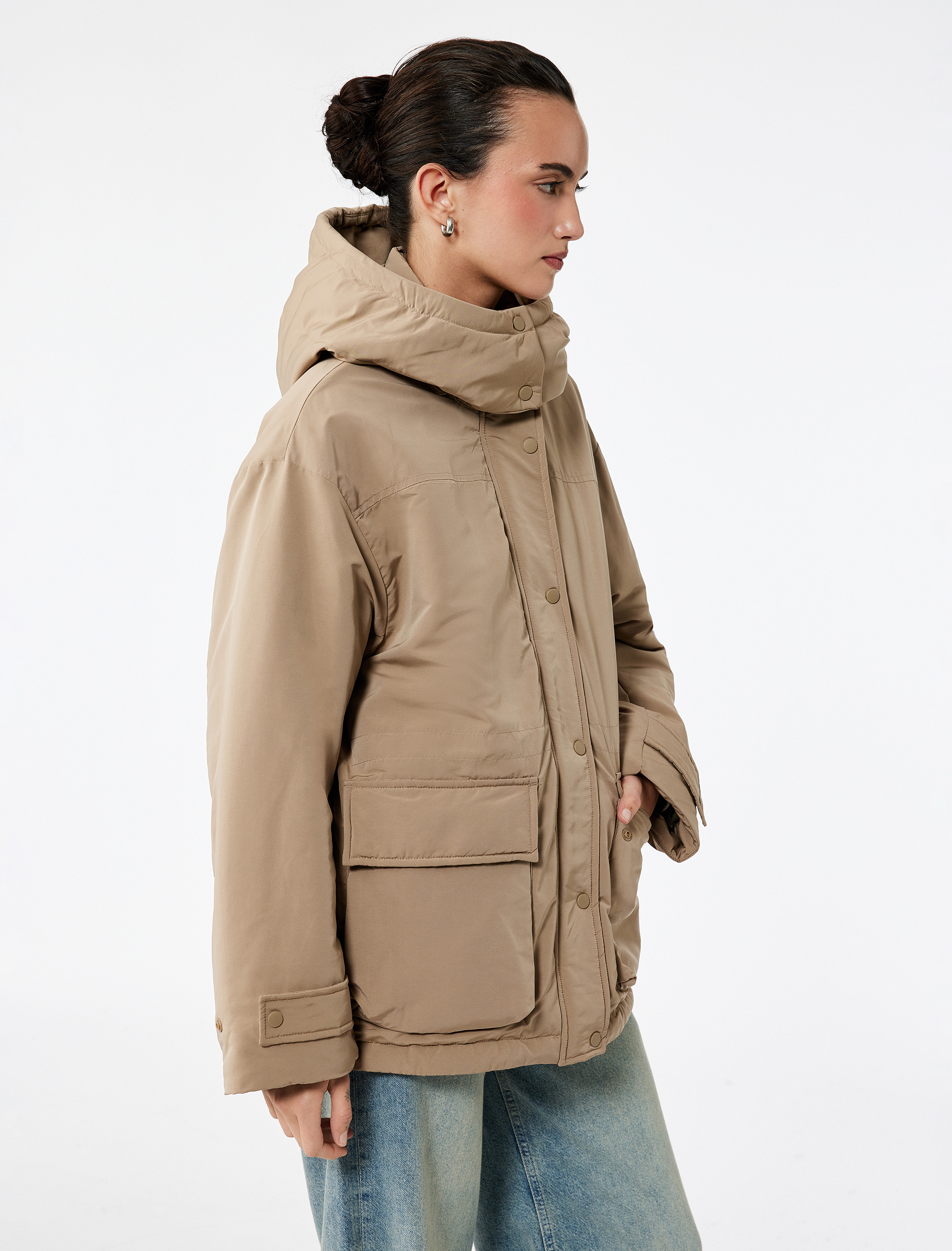   Uzun Kollu Cepli Fermuarlı Su İtici Kapüşonlu Mont