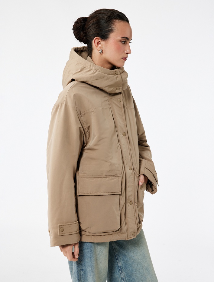  Uzun Kollu Cepli Fermuarlı Su İtici Kapüşonlu Mont