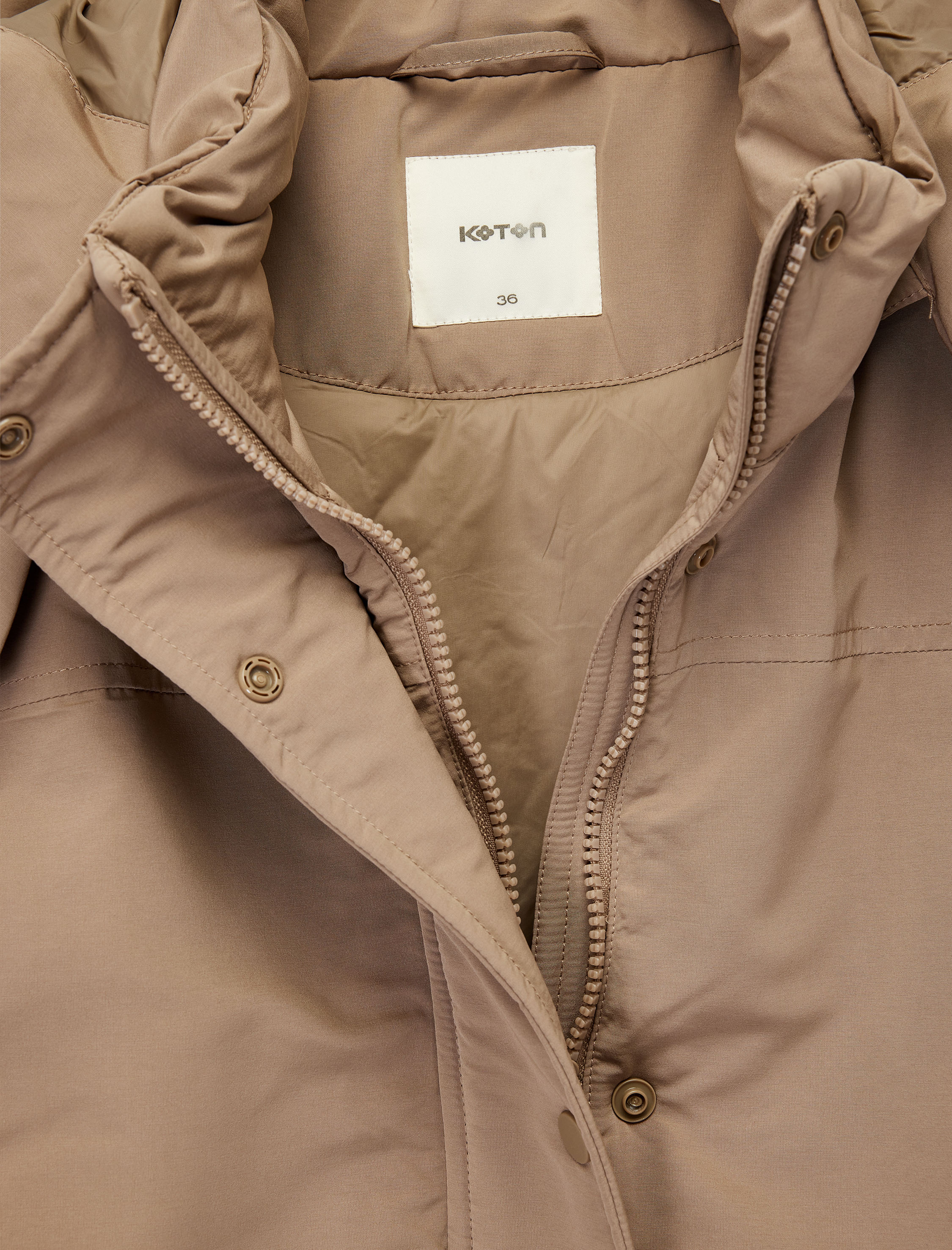   Uzun Kollu Cepli Fermuarlı Su İtici Kapüşonlu Mont