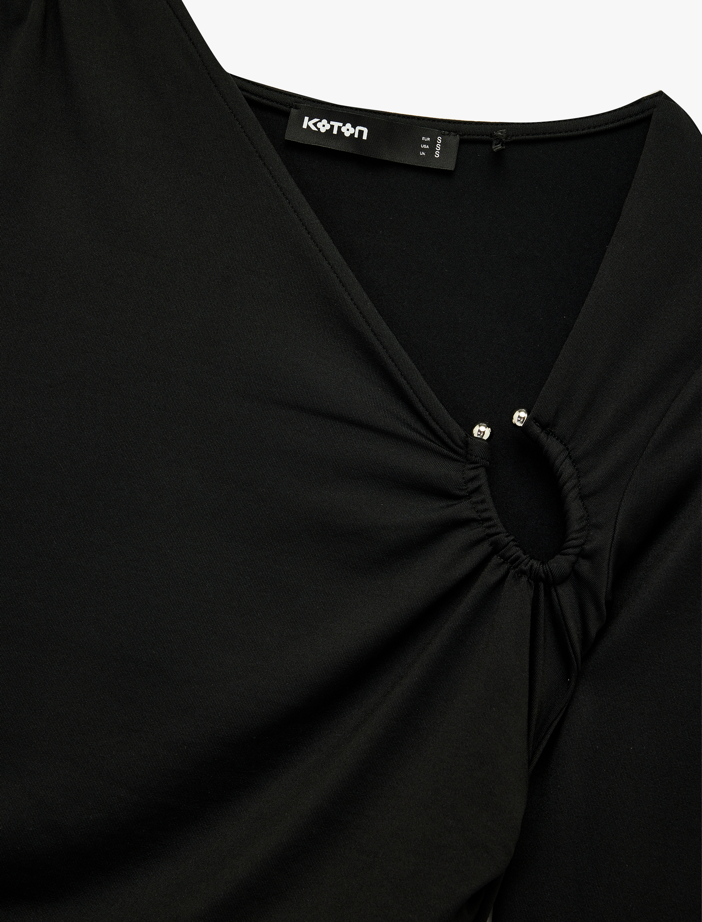   Slim Fit Uzun Kollu Aksesuar Detaylı Asimetrik Yaka Drapeli Tişört