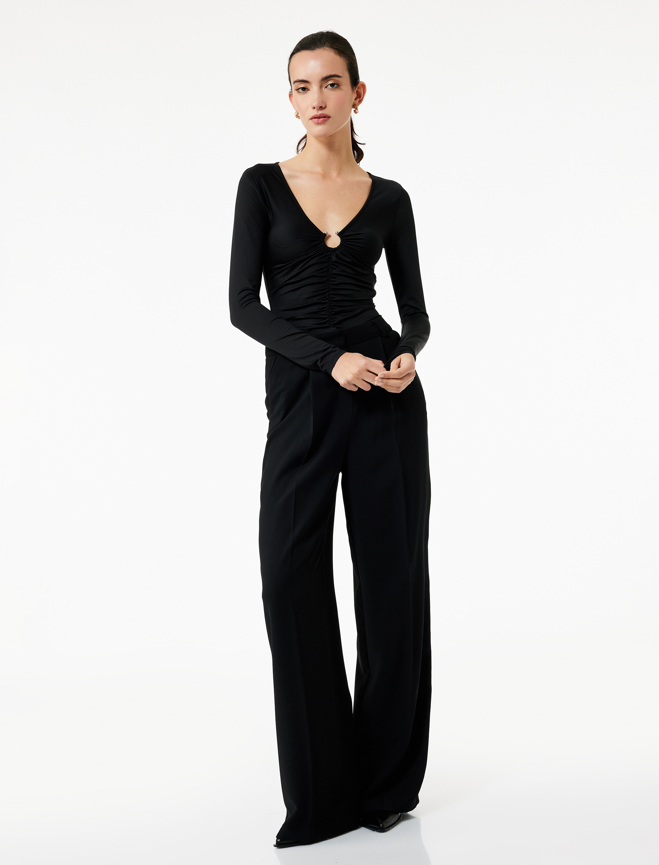   Slim Fit Uzun Kollu V Yaka Metal Aksesuarlı Drapeli Tişört