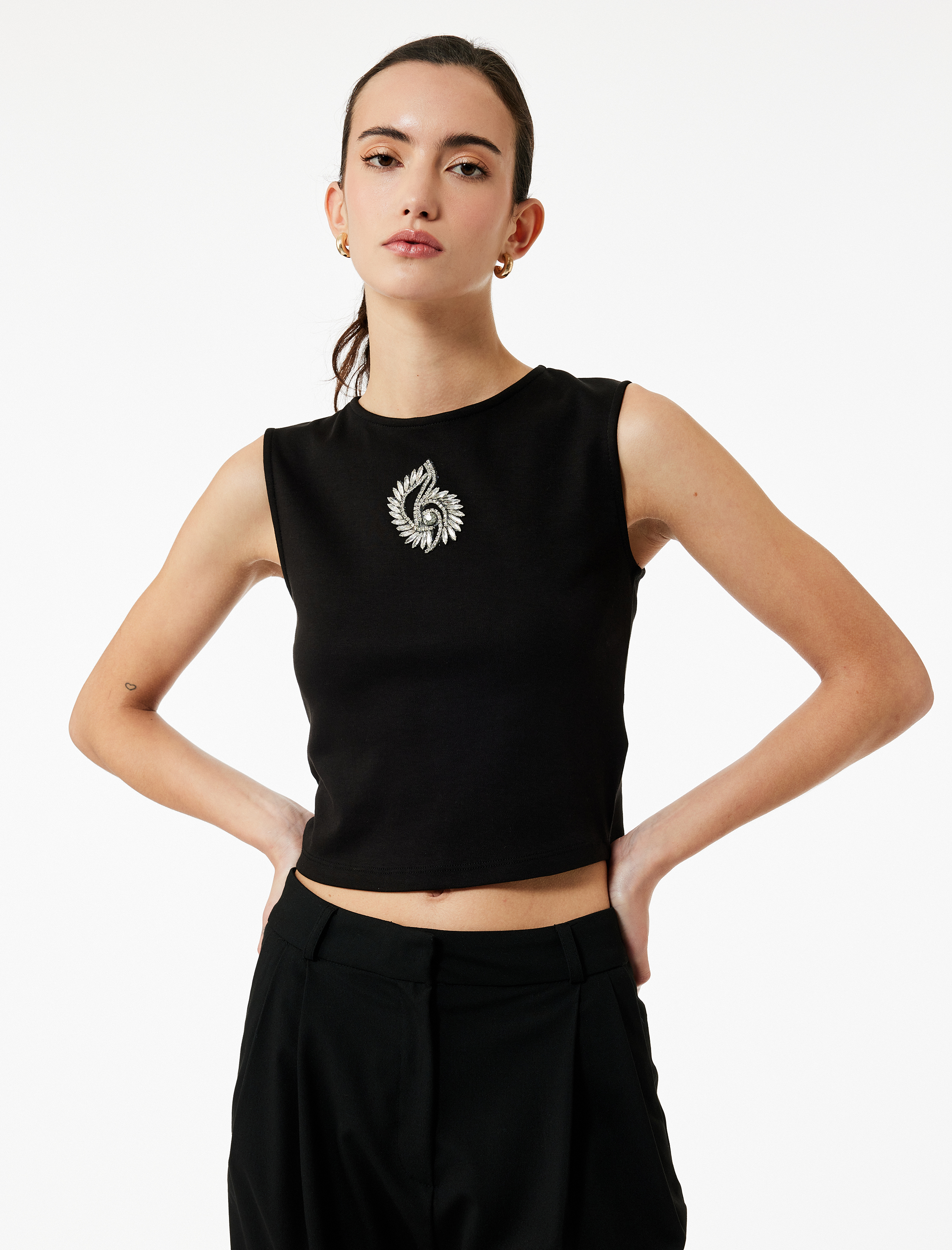   Pamuklu Slim Fit Bisiklet Yaka Taş Detaylı Kolsuz Bluz