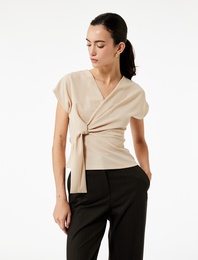 Krep Kumaş Kruvaze Düğüm Detaylı Kolsuz Bluz