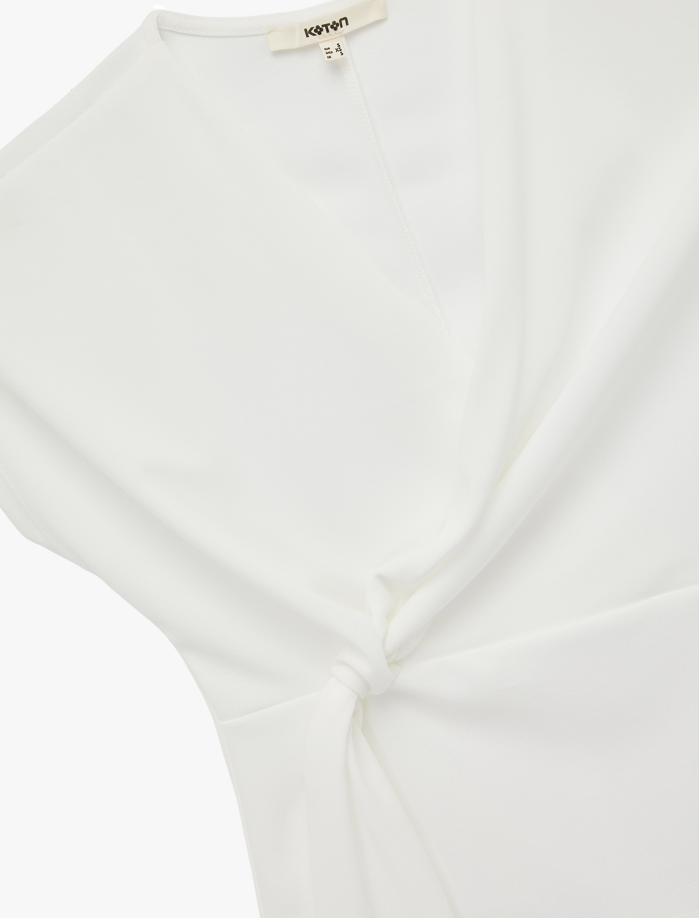   Krep Kumaş Kruvaze Düğüm Detaylı Kolsuz Bluz