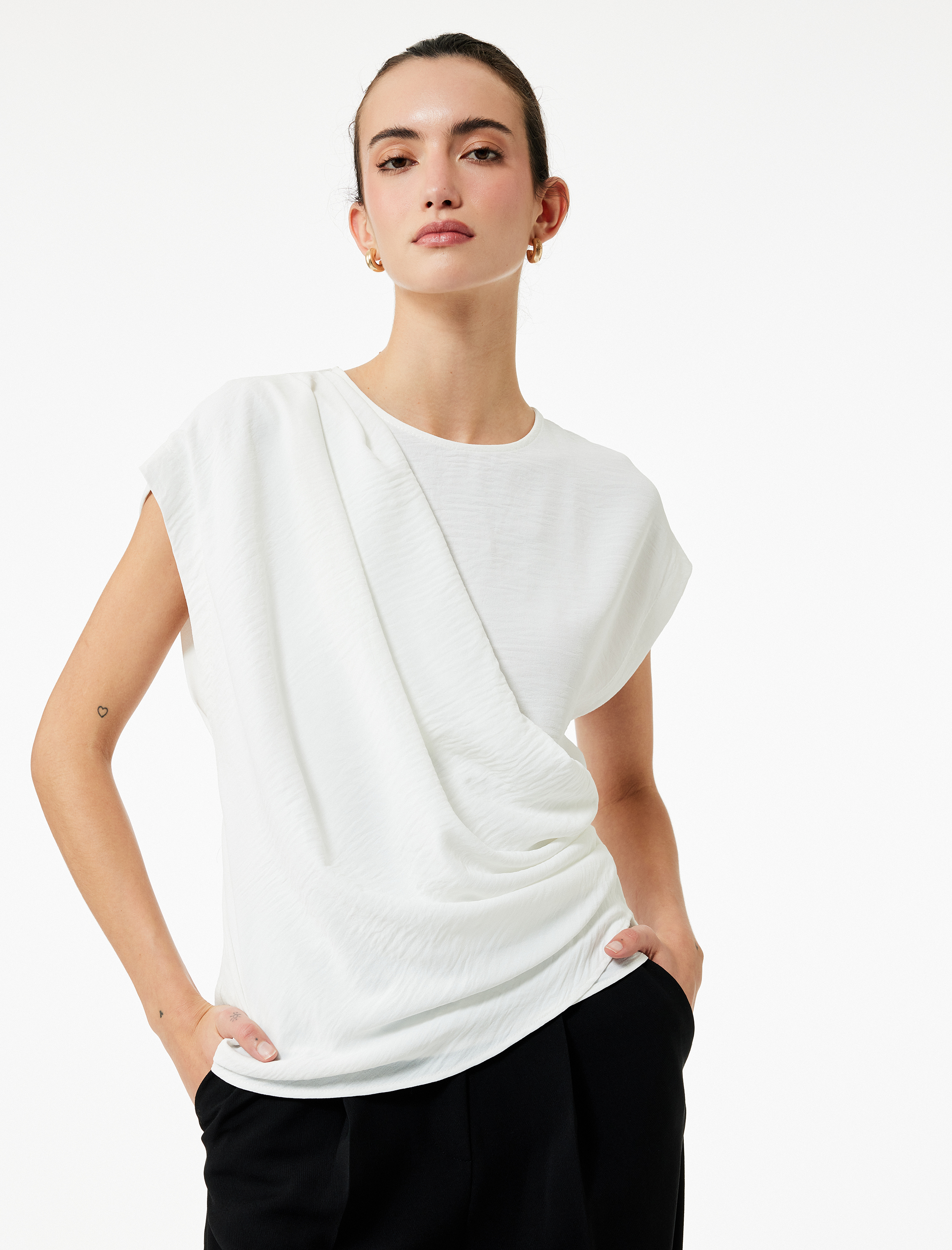   Aerobin Kumaş Drape Detaylı Bisiklet Yaka Kolsuz Bluz