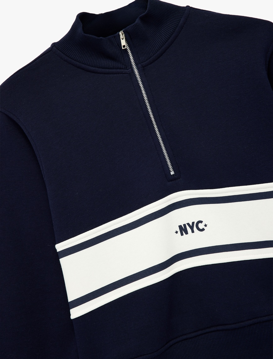   Şardonlu Kolej Temalı Uzun Kollu Dik Yaka Yarım Fermuarlı Crop Sweatshirt
