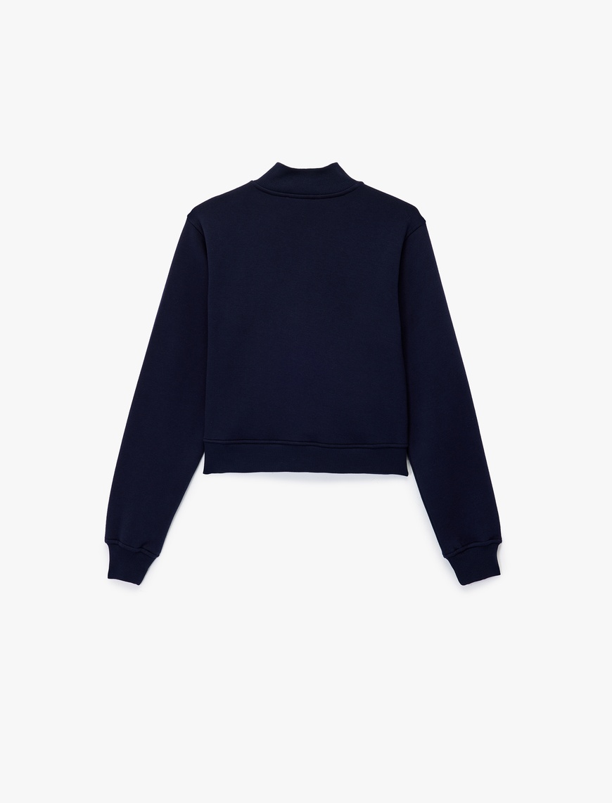   Şardonlu Kolej Temalı Uzun Kollu Dik Yaka Yarım Fermuarlı Crop Sweatshirt