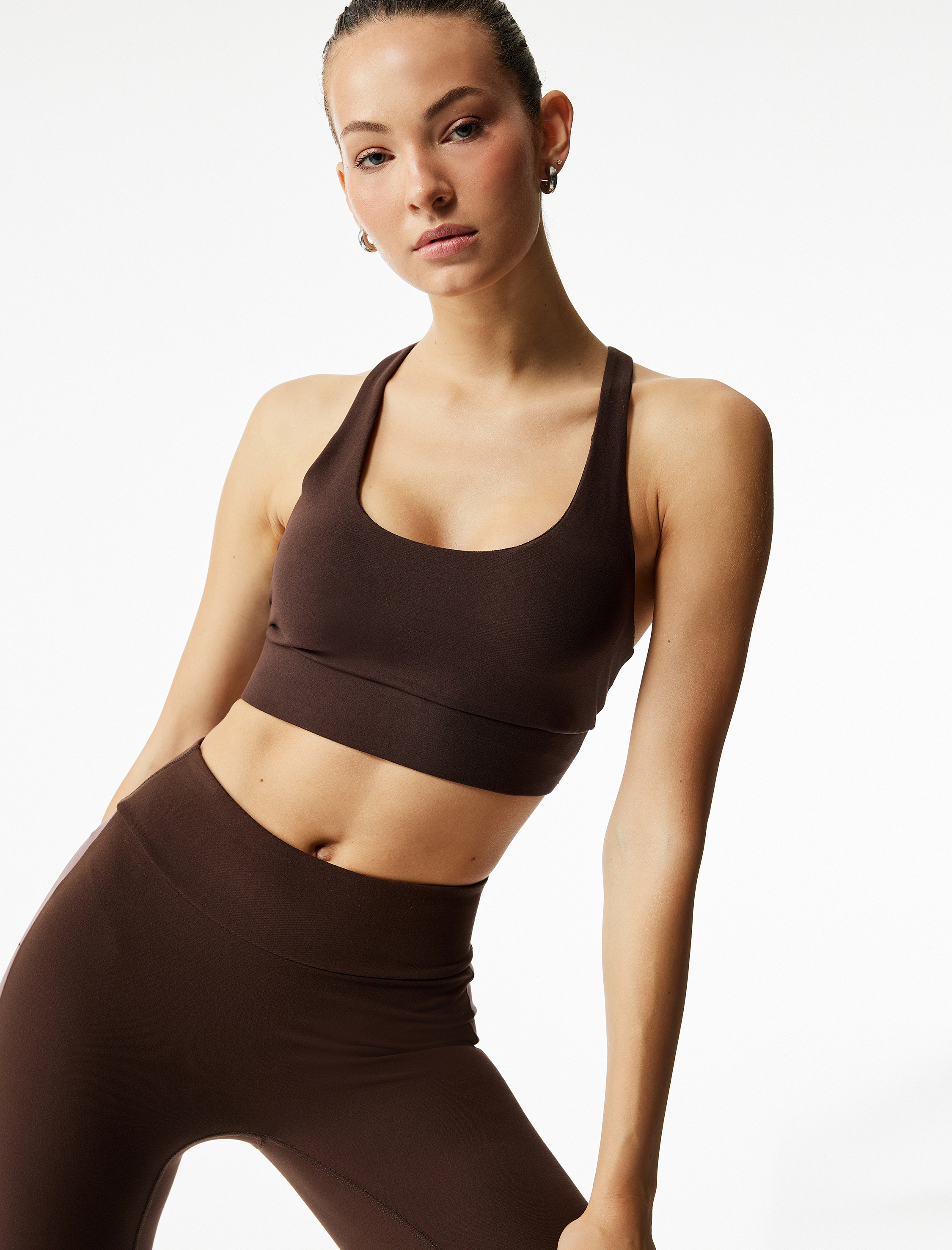 U Yaka Kolsuz Sırt Detaylı Sporcu Sütyeni