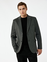 Uzun Kollu Kapaklı Cep Detaylı Düğmeli Slim Fit Mono Yaka Blazer Ceket