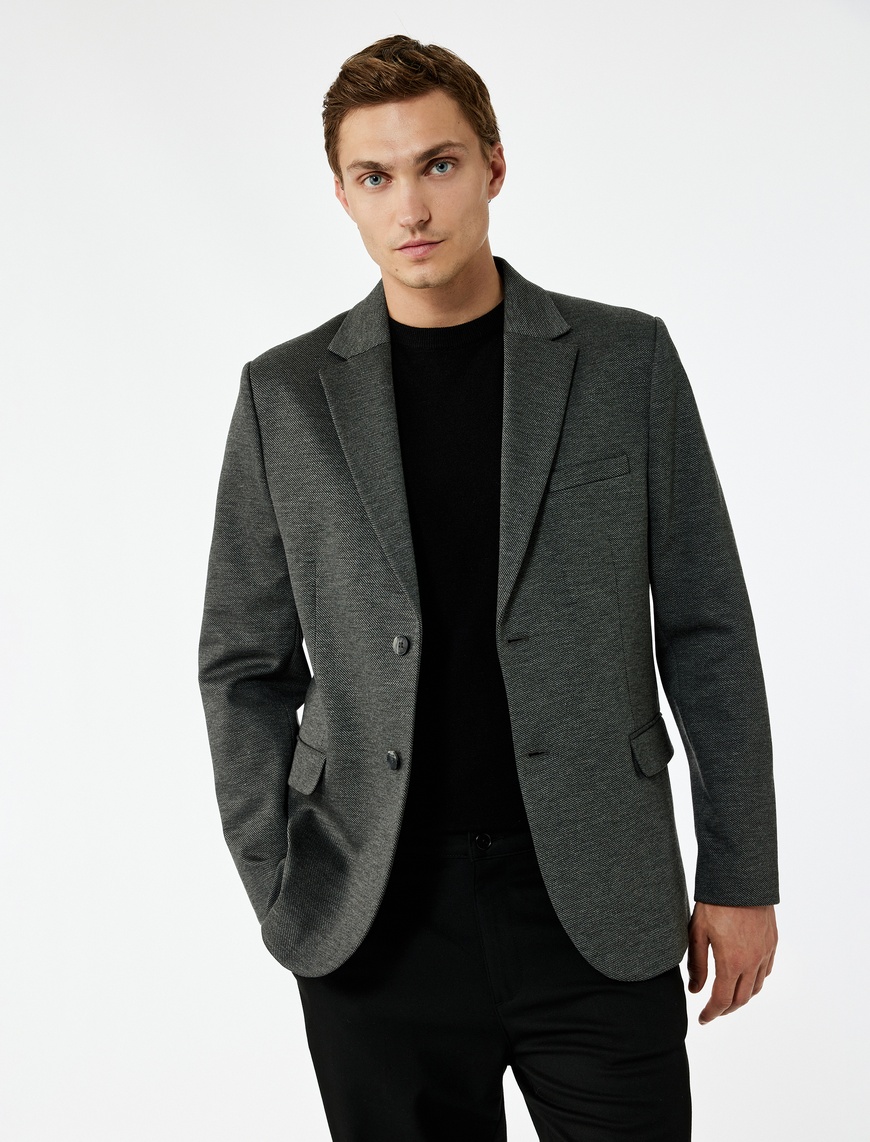   Uzun Kollu Kapaklı Cep Detaylı Düğmeli Slim Fit Mono Yaka Blazer Ceket