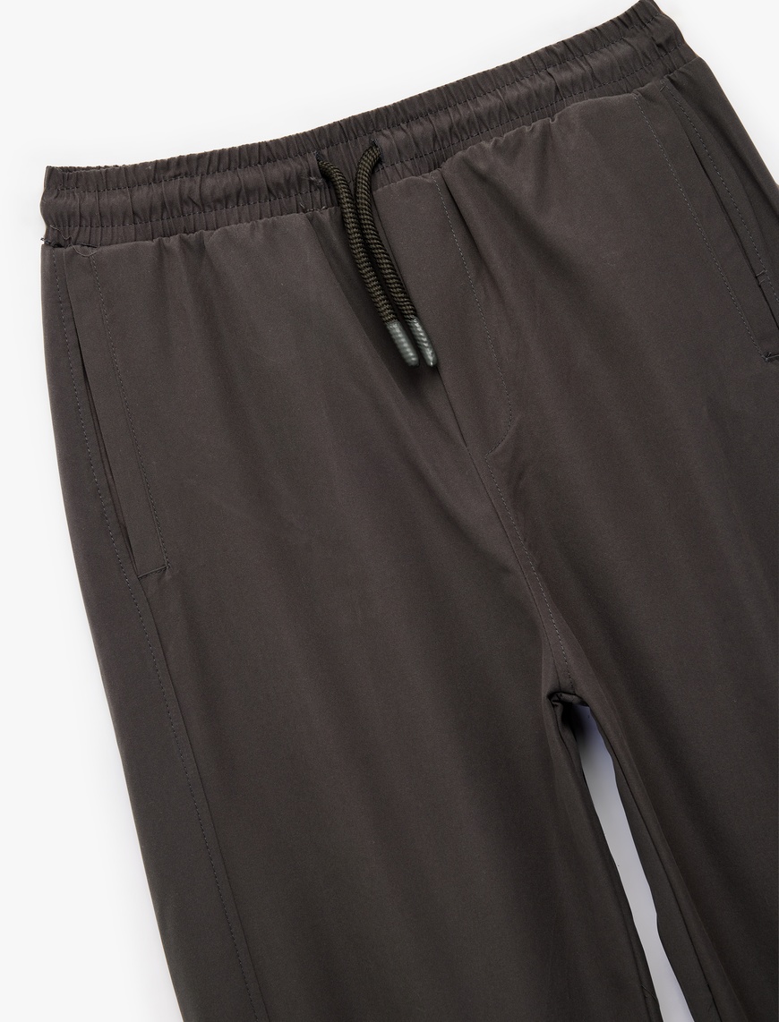  Erkek Çocuk Cepli Beli Lastikli Bağlamalı Loose Fit Jogger Paraşüt Pantolon