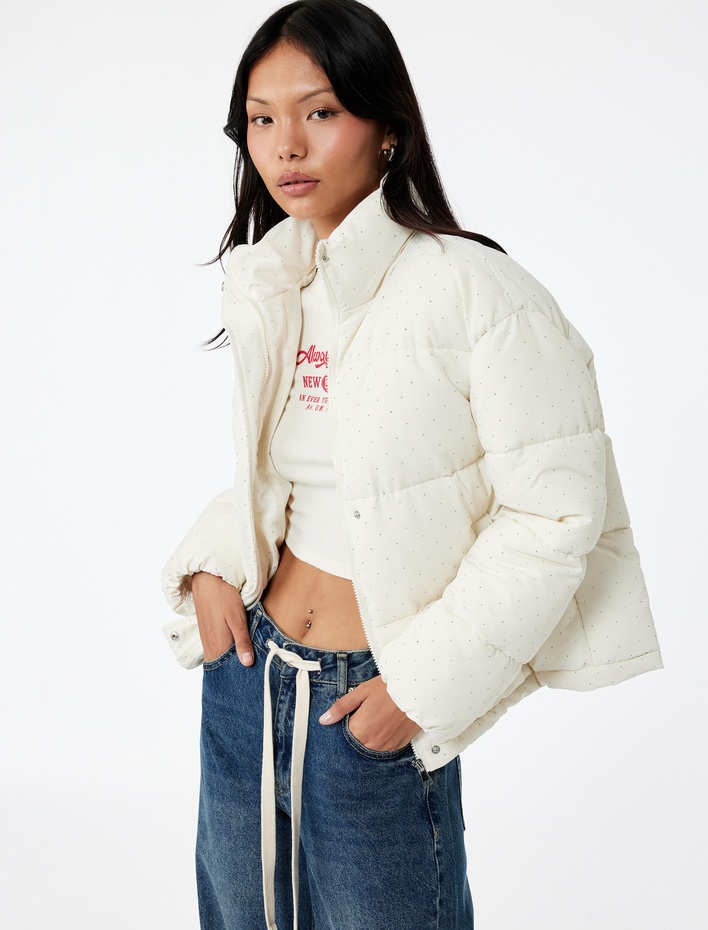  Dik Yaka Fermuarlı Cep Detaylı Taşlı Şişme Mont