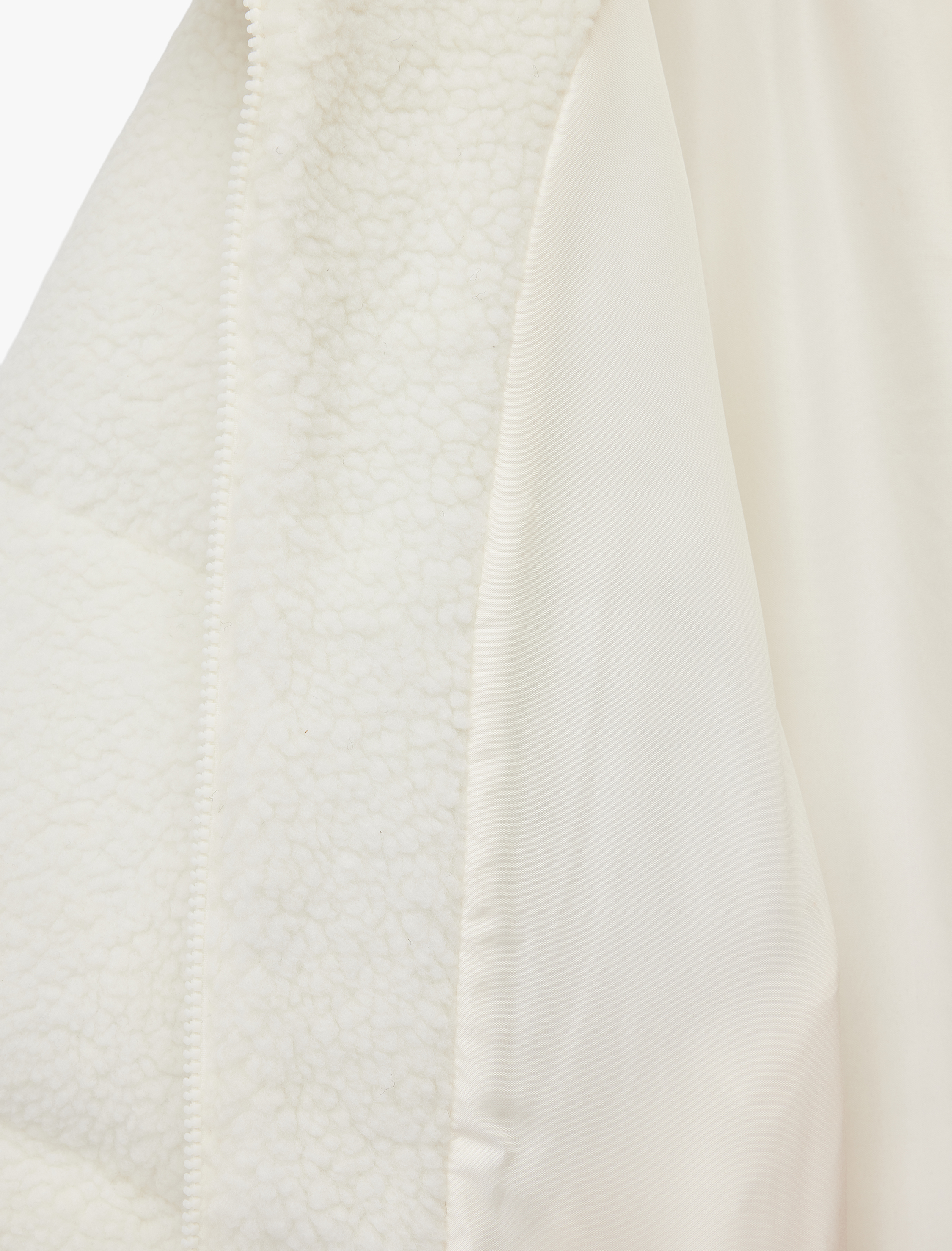   Fermuarlı Dik Yaka Uzun Kollu Cep Detaylı Peluş Mont