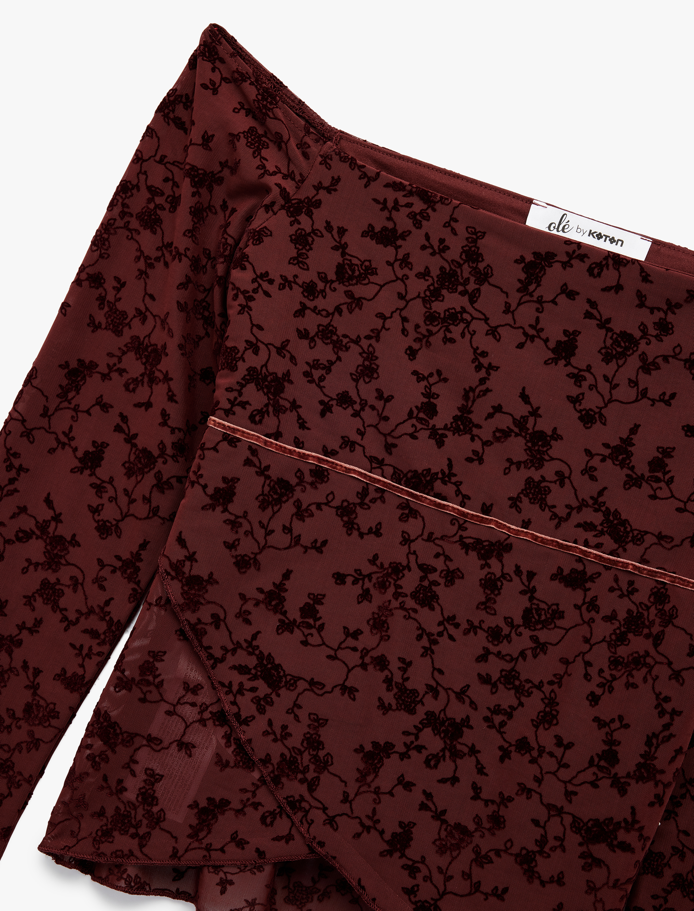   Slim Fit Asimetrik Uzun İspanyol Kollu Dantelli Omzu Açık Tül Tişört