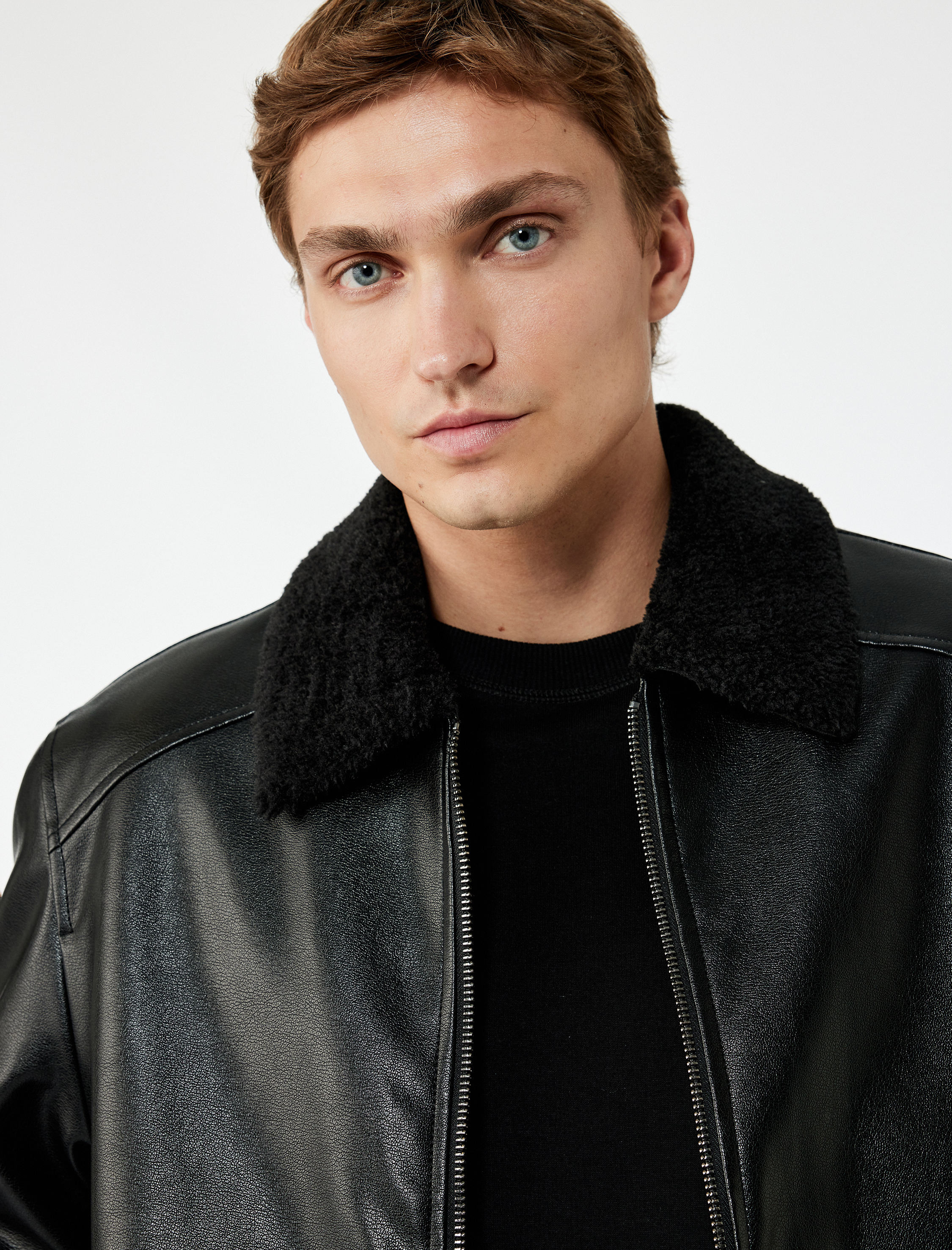 Uzun Kollu Cep Detaylı Slim Fit Fermuarlı Peluş Yaka Kışlık Suni Deri Ceket