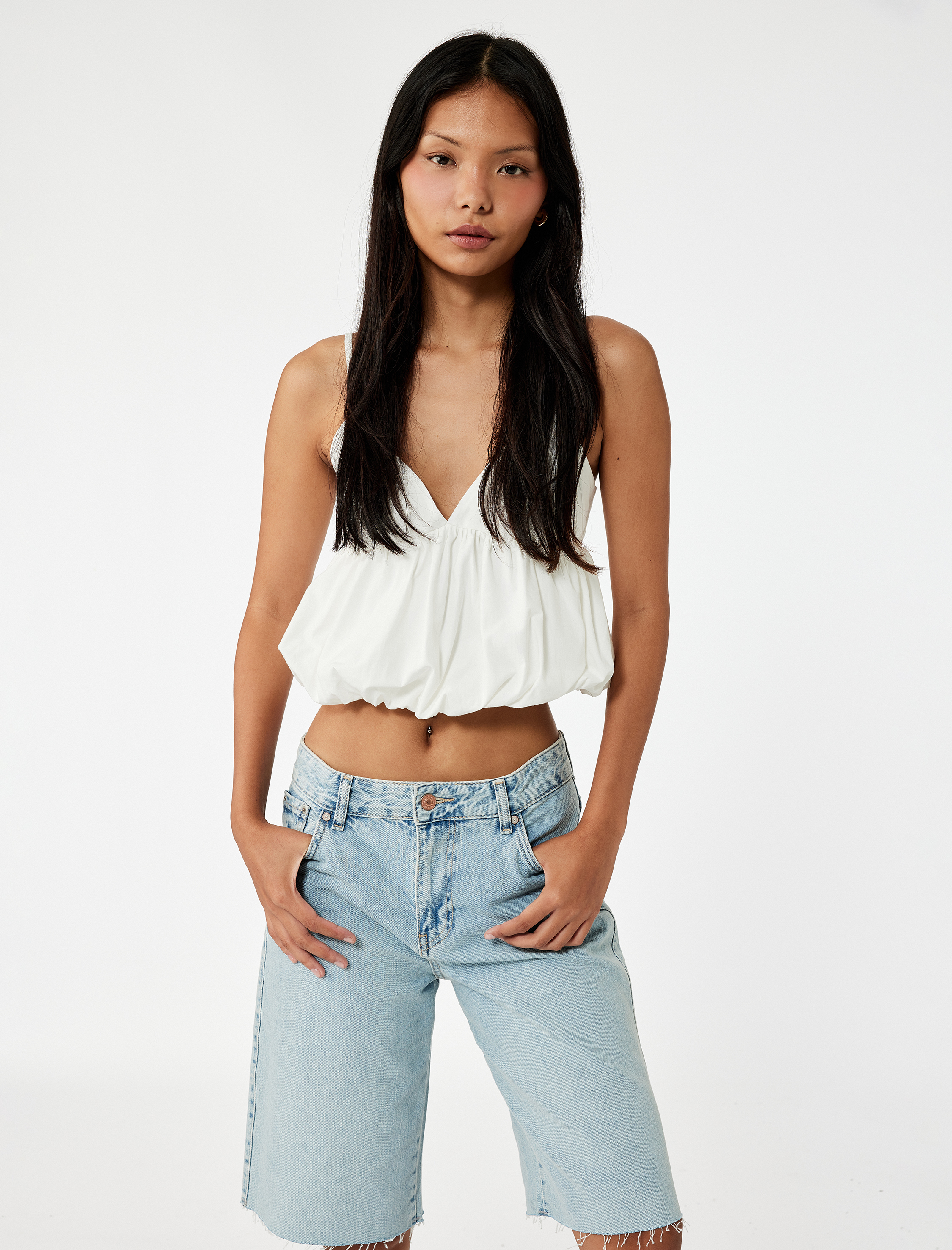   Koton X İnji - Volanlı V Yaka Pamuklu Slim Fit Askılı Poplin Crop Bluz