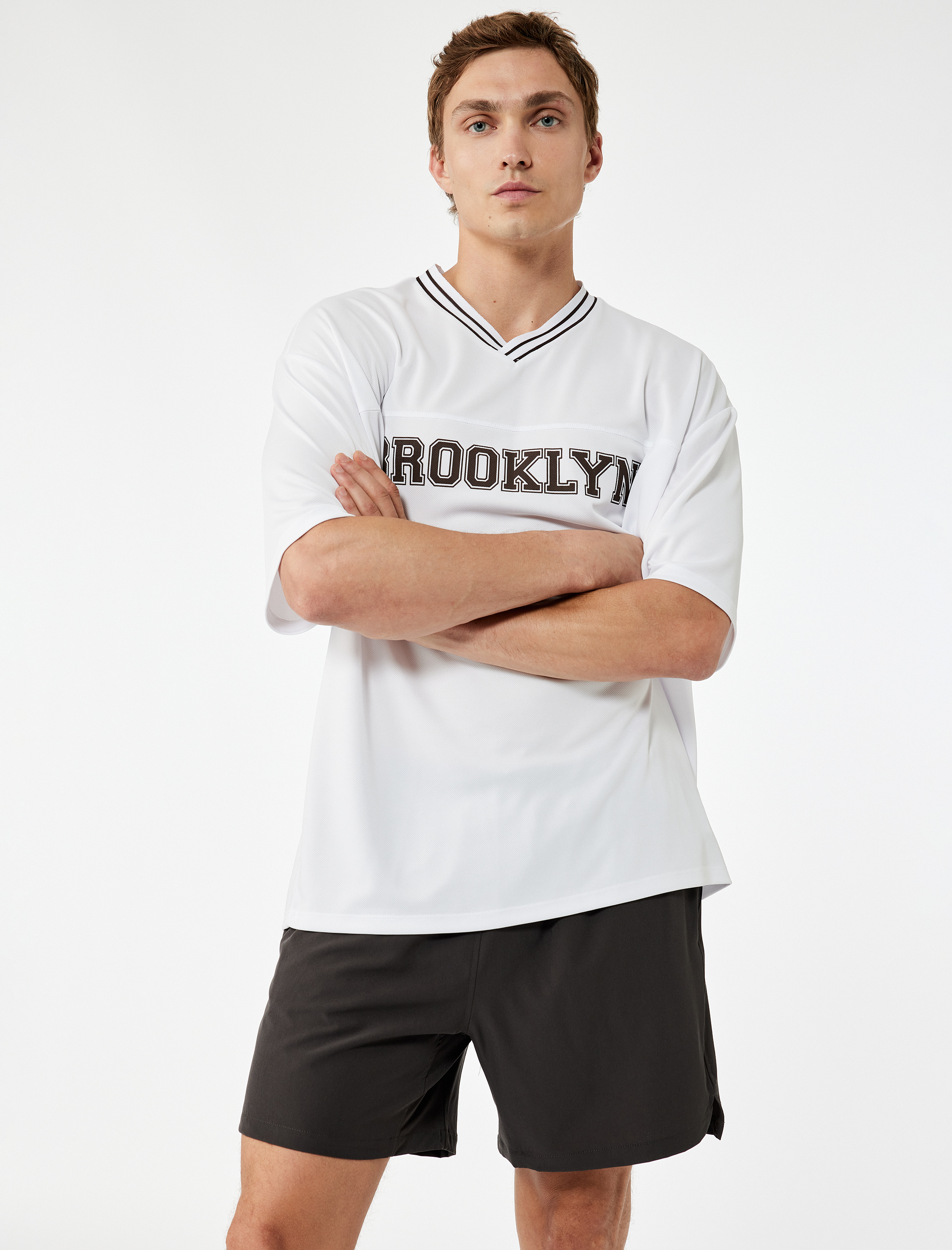 Oversize Kısa Kollu V Yaka Baskılı Spor Tişört